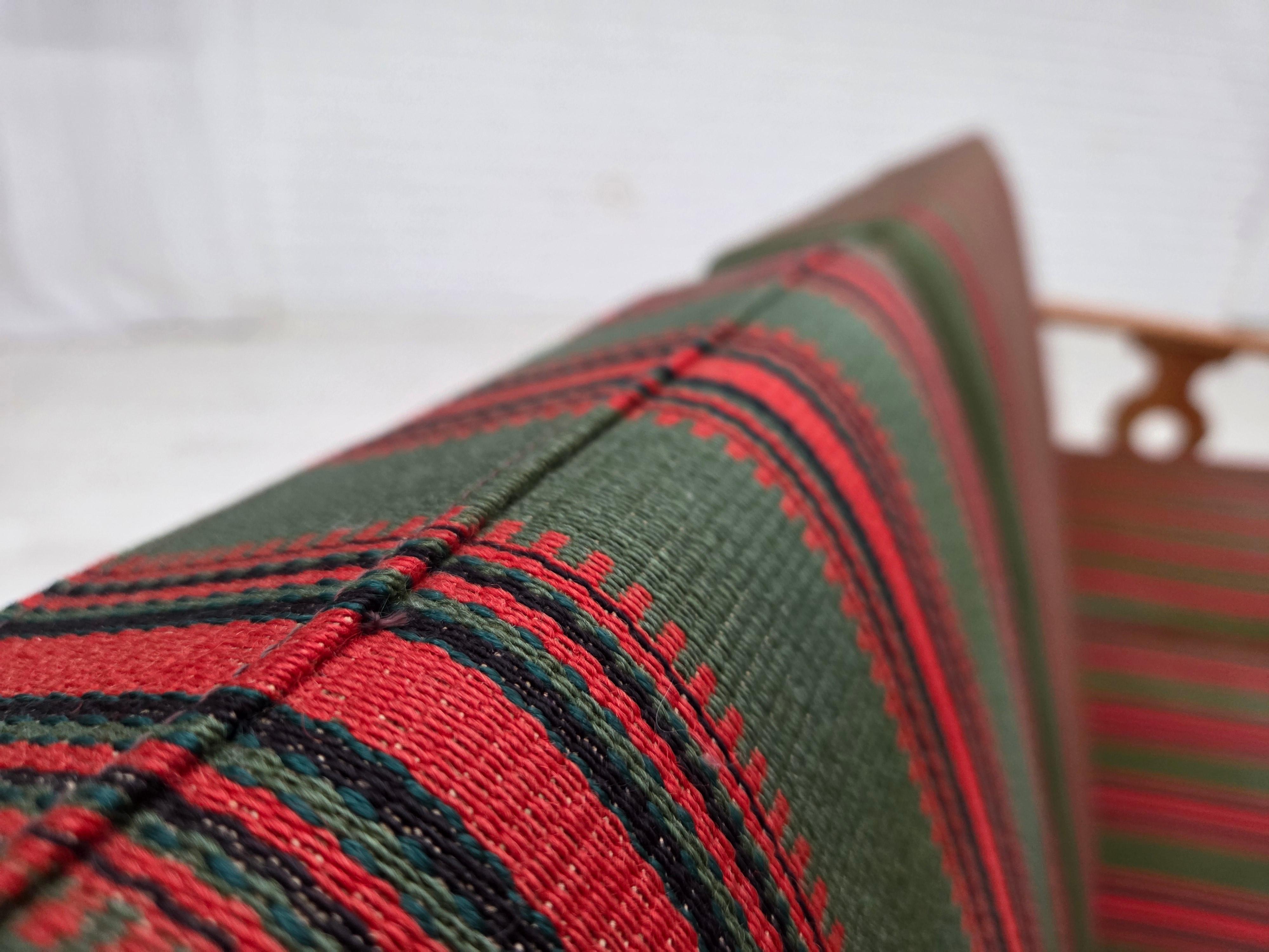 1970er, Dänisches 3-Sitzer-Sofa, grüne Möbelwolle, Eichenholz. im Angebot 9