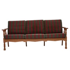 1970er, Dänisches 3-Sitzer-Sofa, grüne Möbelwolle, Eichenholz.