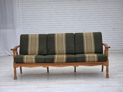 Anni '70, divano danese a 3 posti, lana per mobili verde, legno massiccio di Oak.