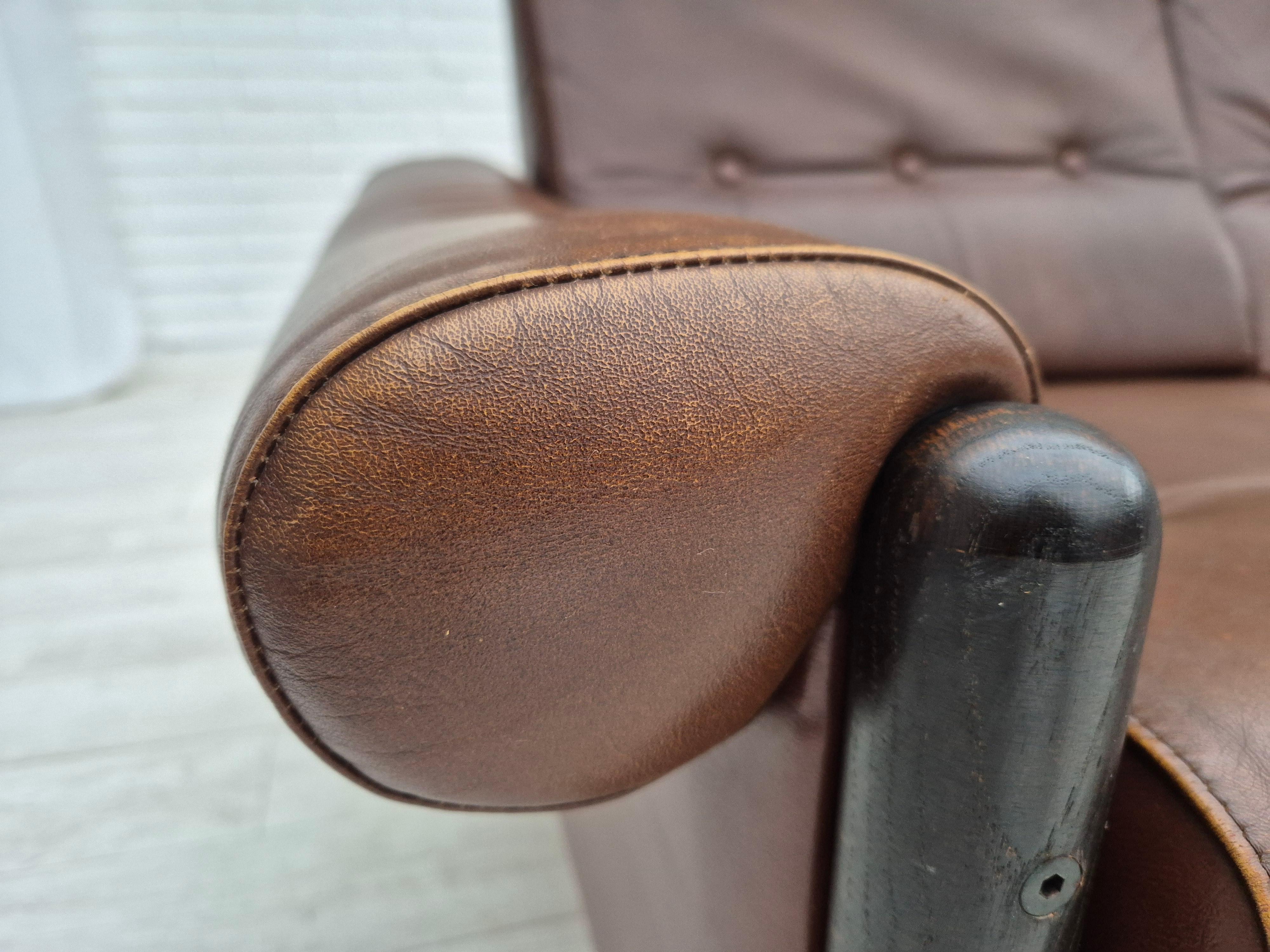 1970s, Danish 3-seater sofa, original condition, furniture leather, oak wood. For Sale 4