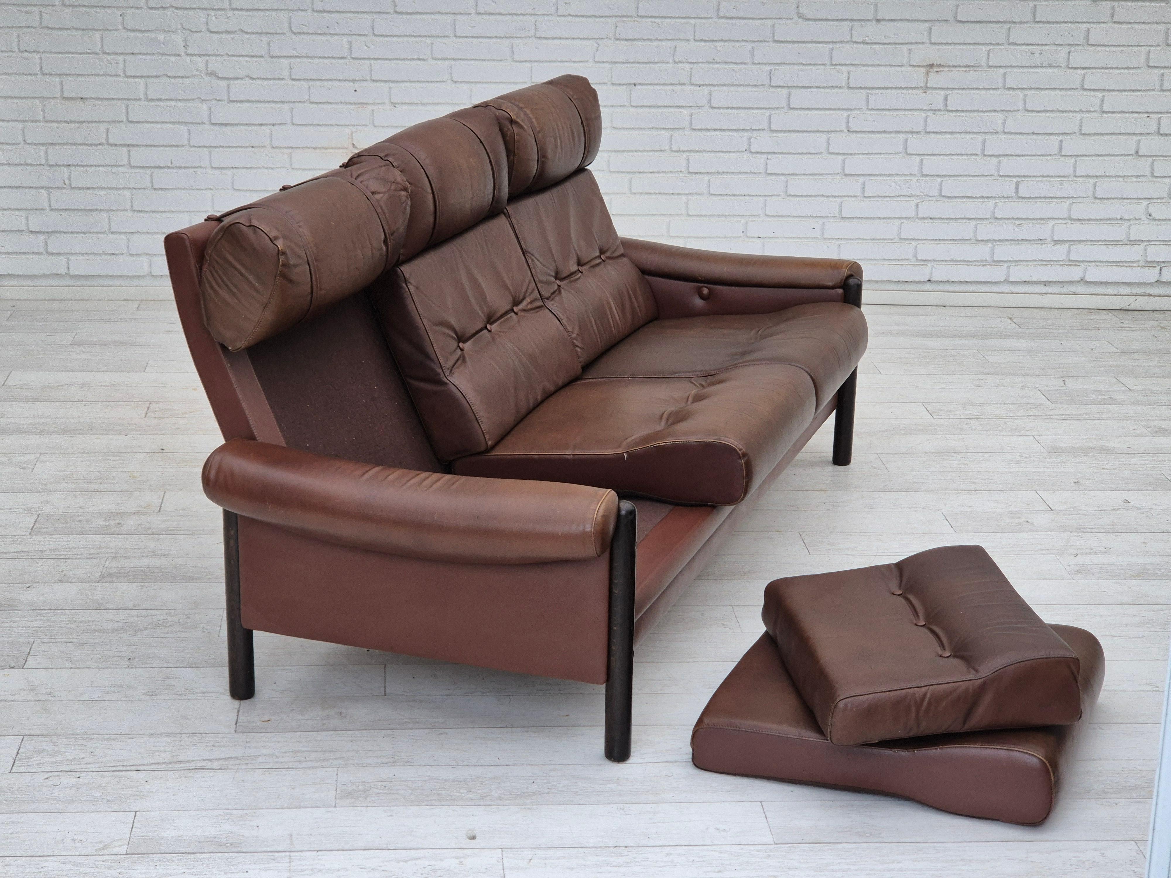 1970s, Danish 3-seater sofa, original condition, furniture leather, oak wood. For Sale 7