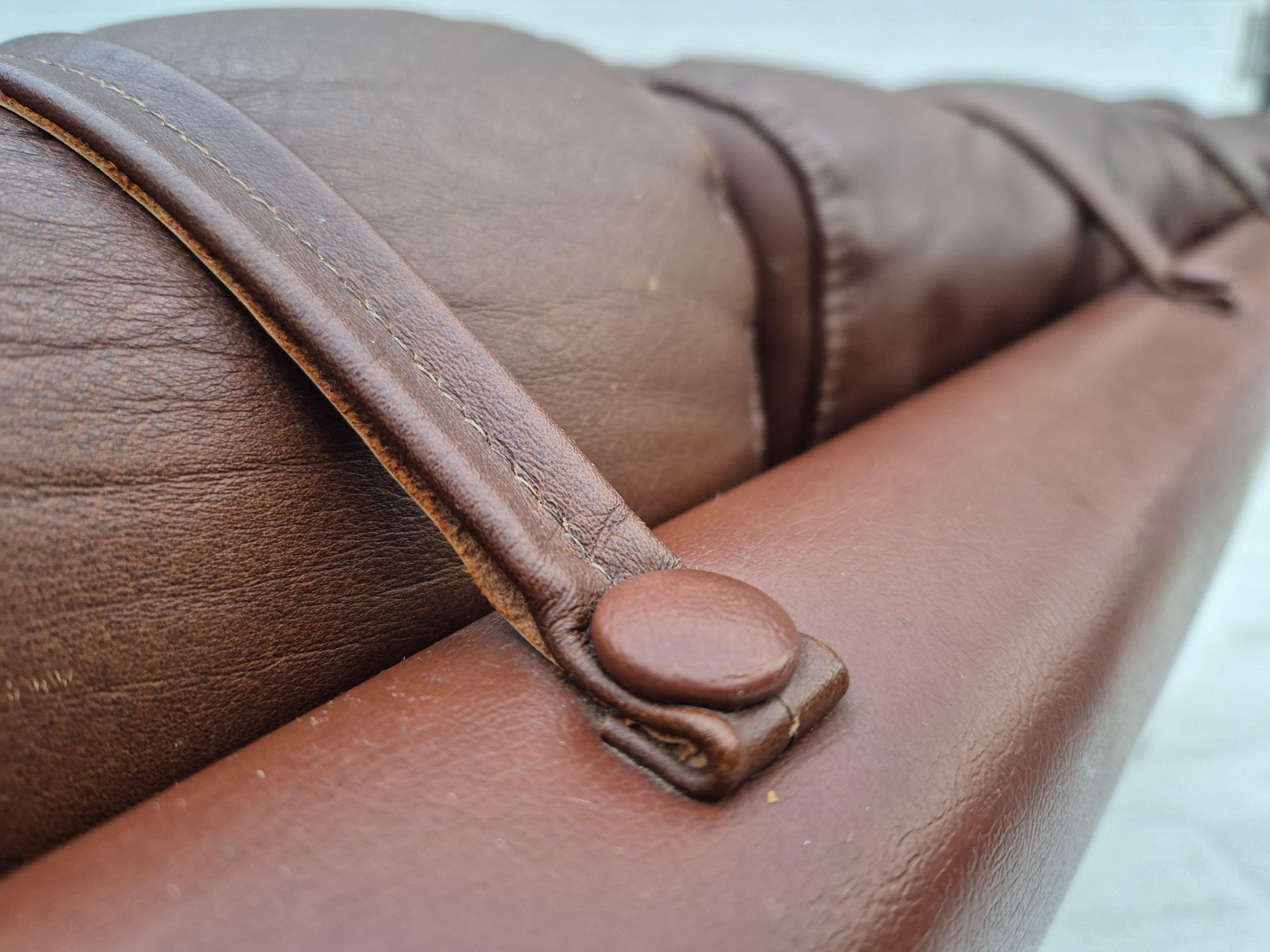 1970s, Danish 3-seater sofa, original condition, furniture leather, oak wood. For Sale 10