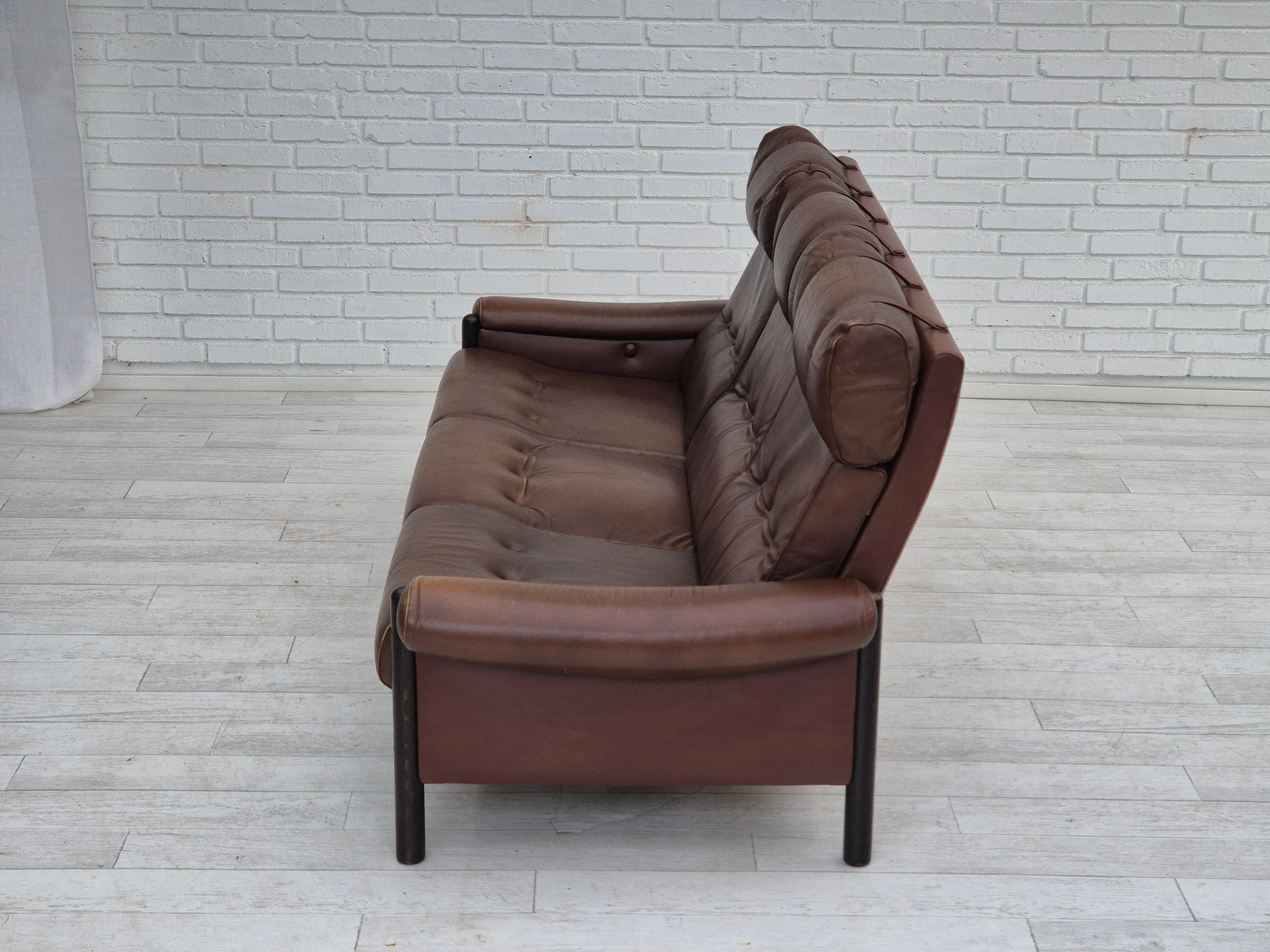 1970s, Danish 3-seater sofa, original condition, furniture leather, oak wood. For Sale 13