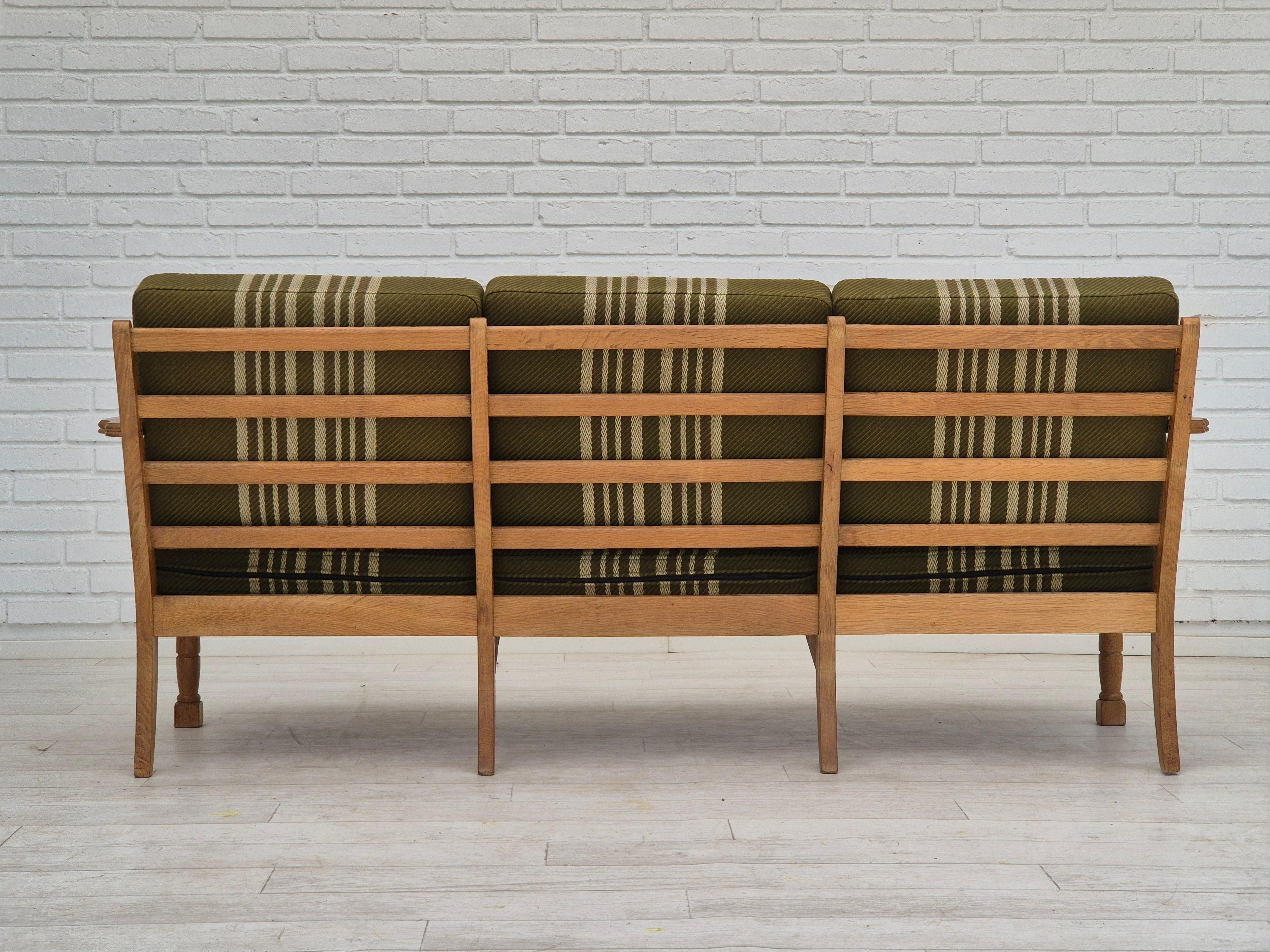 1970s, Danish 3 seater sofa, original condition, furniture wool, solid oak wood. Bon état - En vente à Tarm, 82
