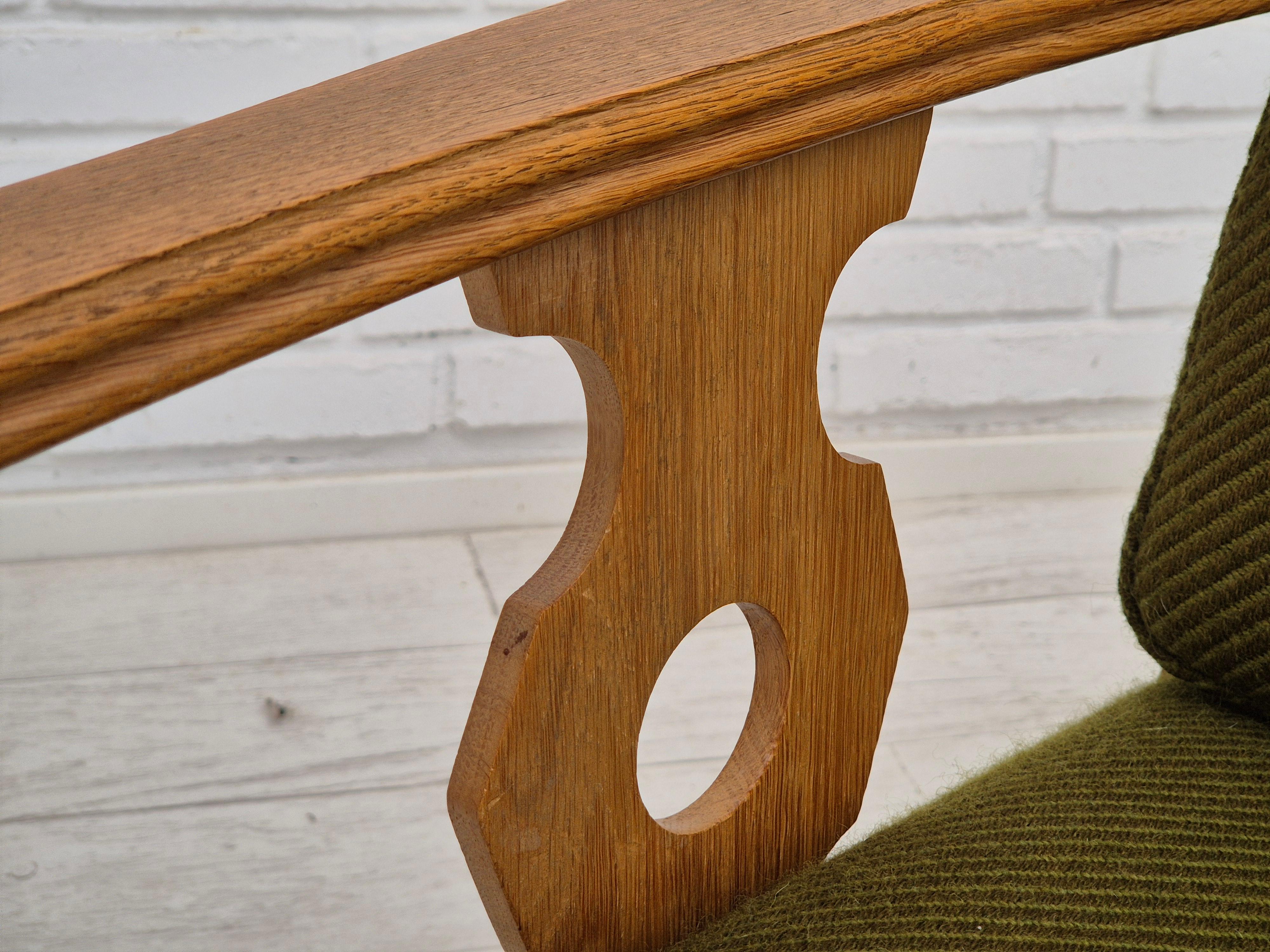 Laine 1970s, Danish 3 seater sofa, original condition, furniture wool, solid oak wood. en vente