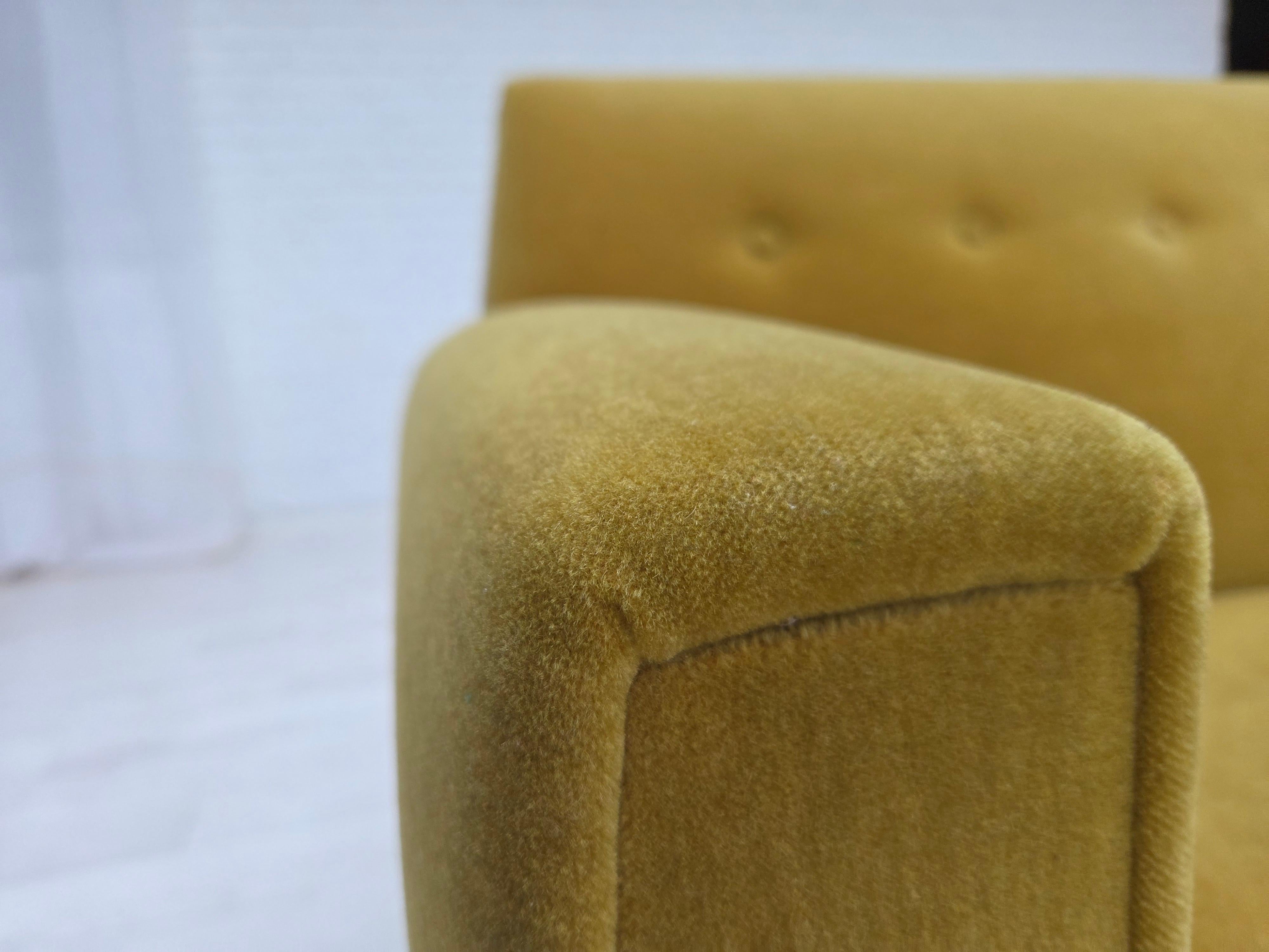Anni '70, divano danese a 3 posti, velluto originale verde chiaro. in vendita 5