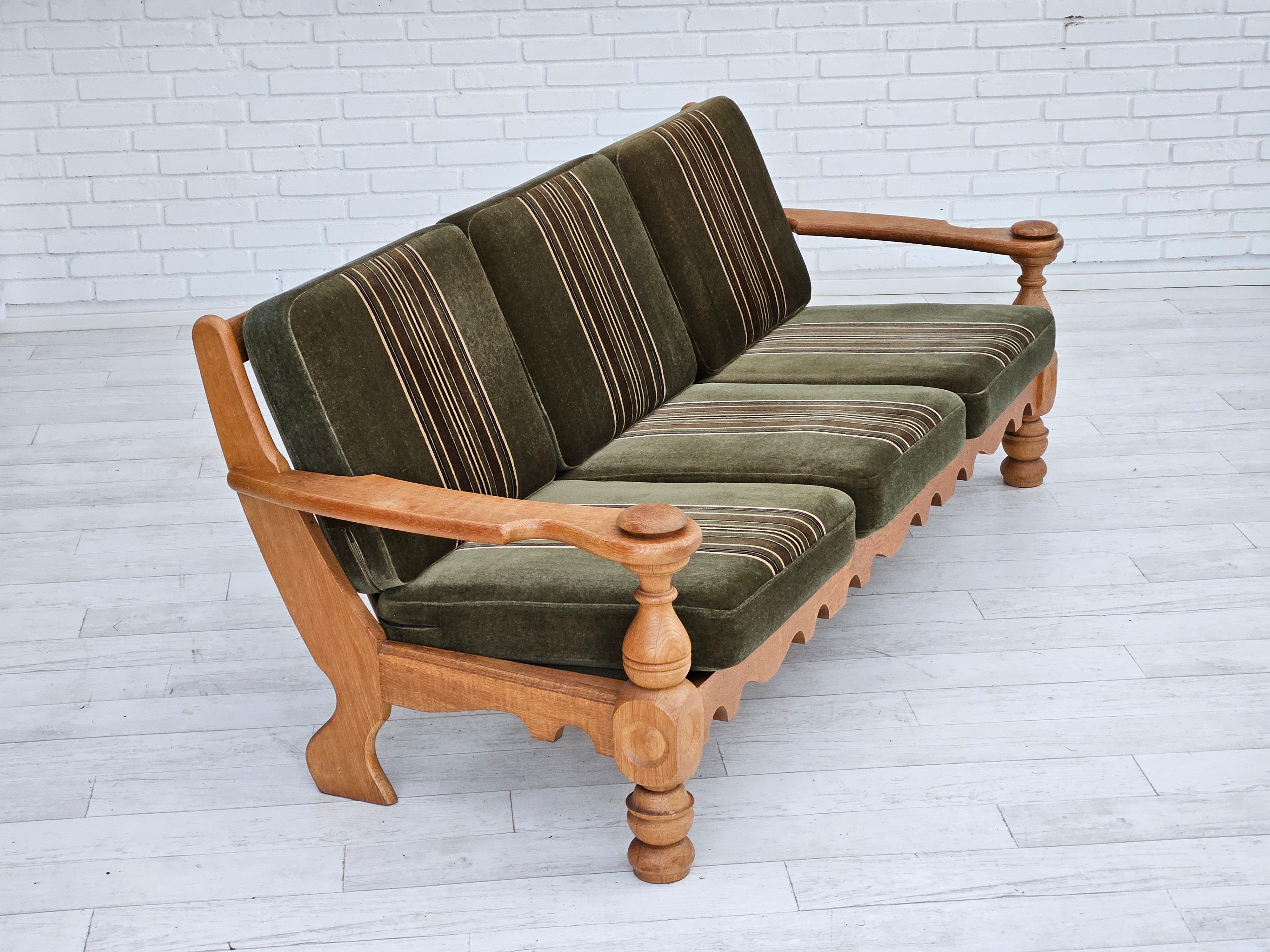 1970s, Danish 3 seater sofa, original very good condition, velour, oak wood. For Sale 4