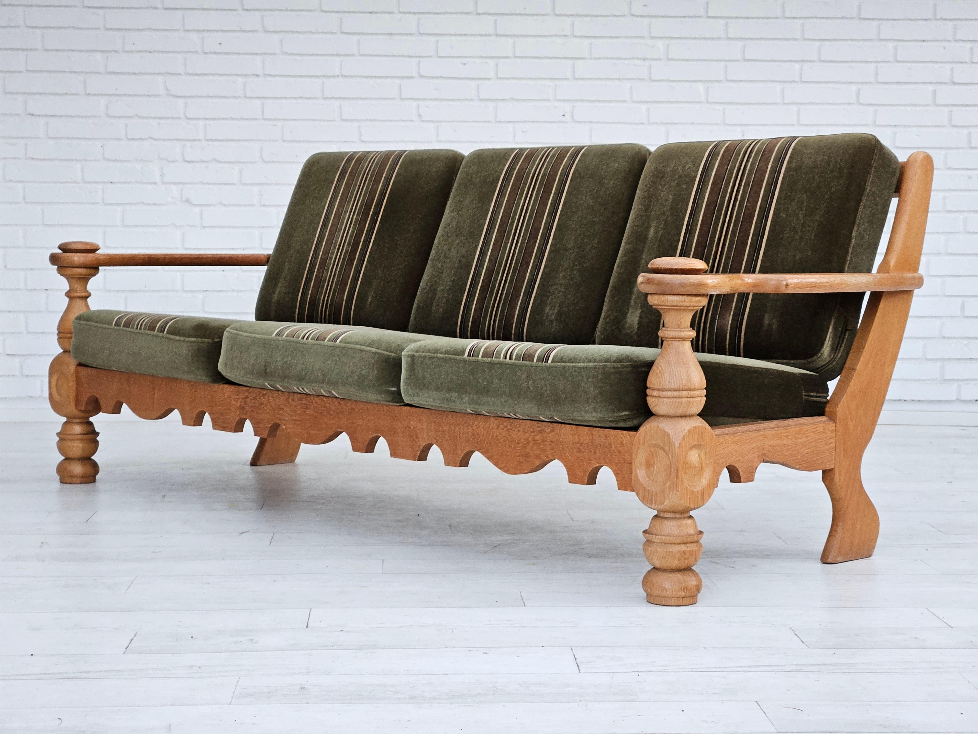 1970s, Danish 3 seater sofa, original very good condition, velour, oak wood. For Sale 7