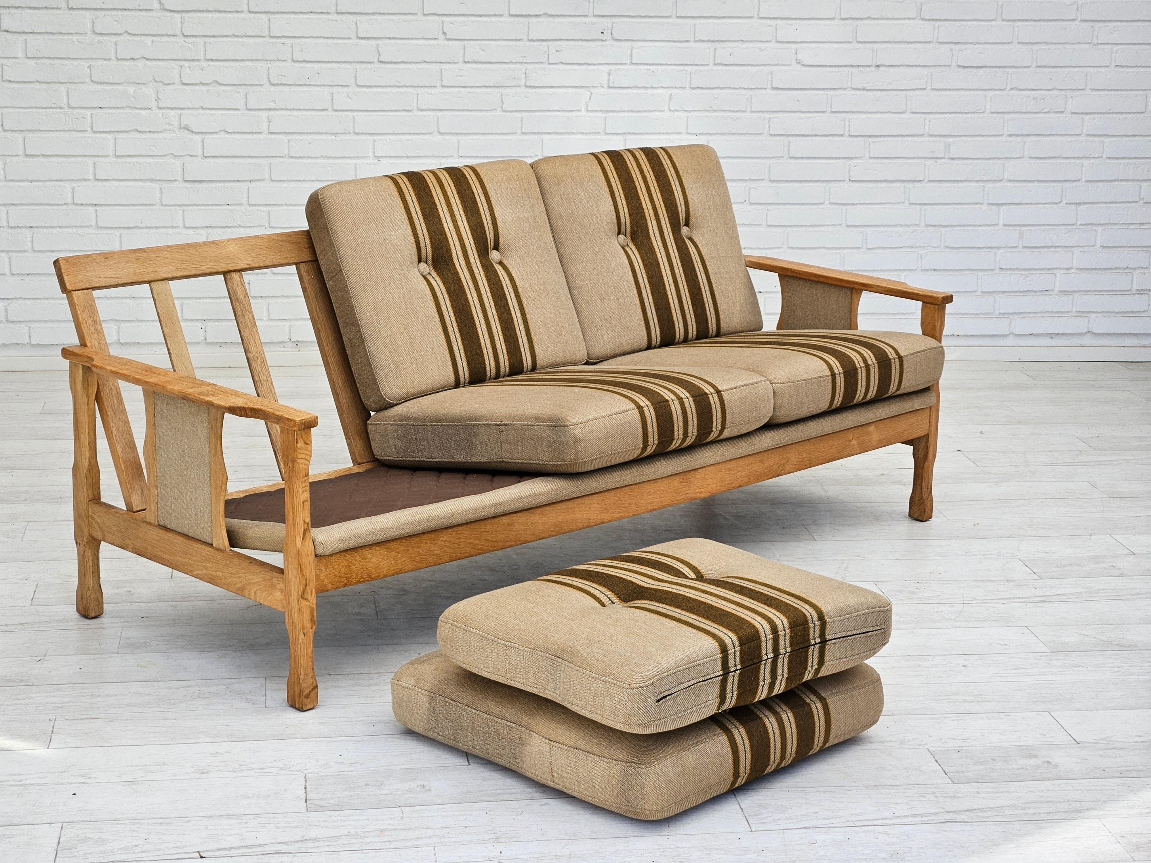 1970s, Danish 3 seater sofa, original very good condition, wool, oak. For Sale 8