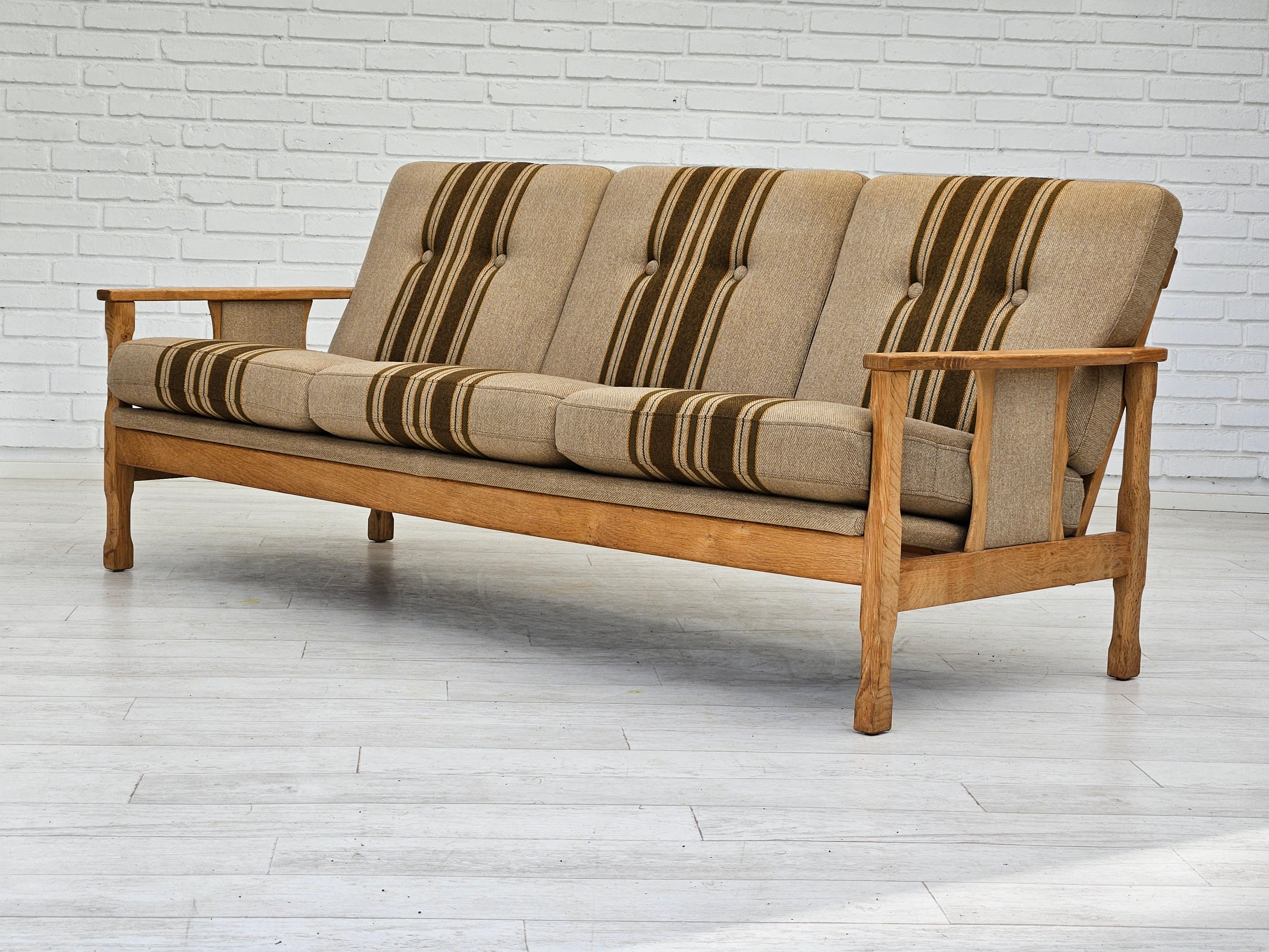 1970s, Danish 3 seater sofa, original very good condition, wool, oak. For Sale 11