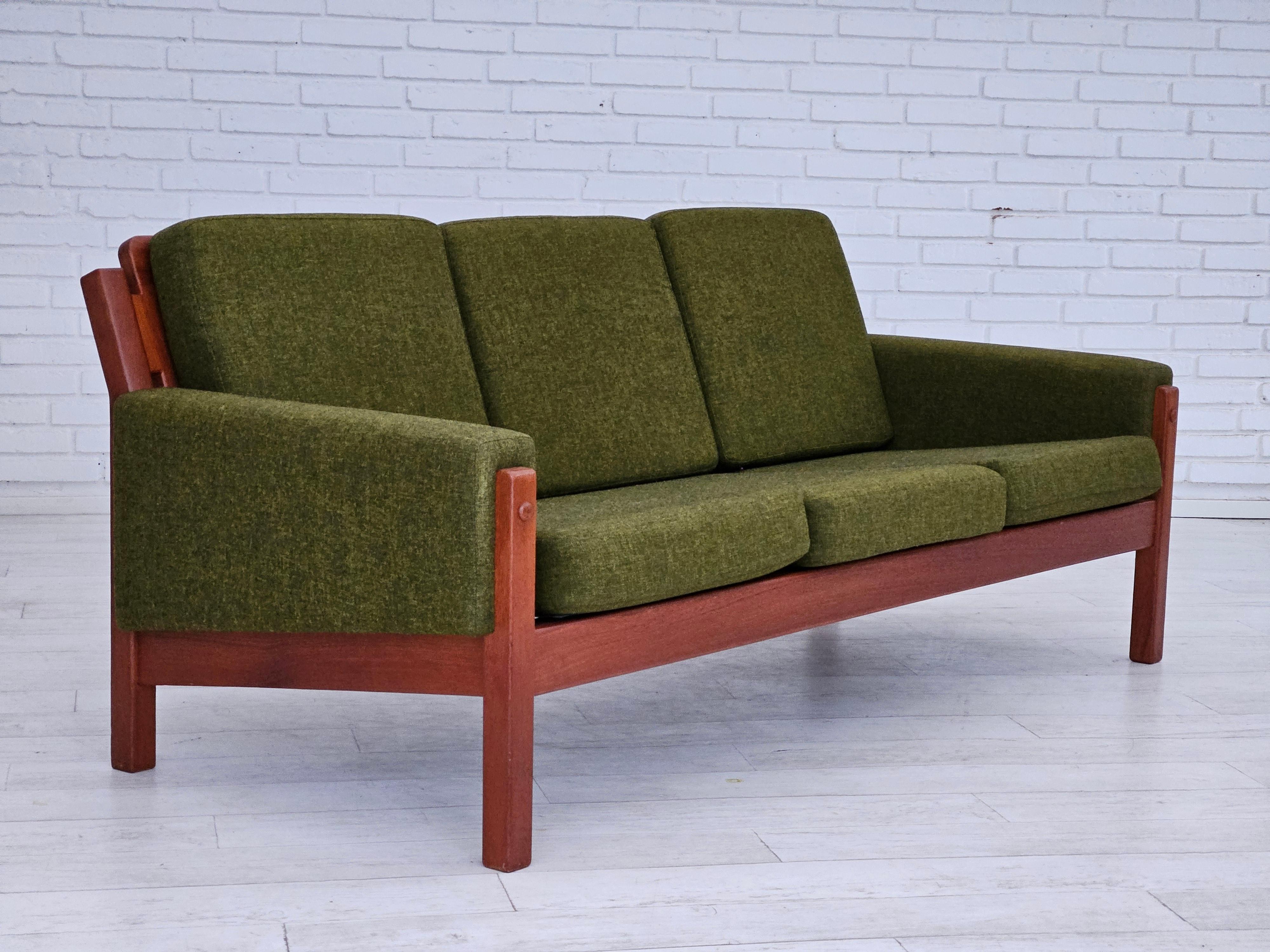 Scandinavian Modern 1970s, Danish 3 seater sofa, original very good condition, wool, teak wood.