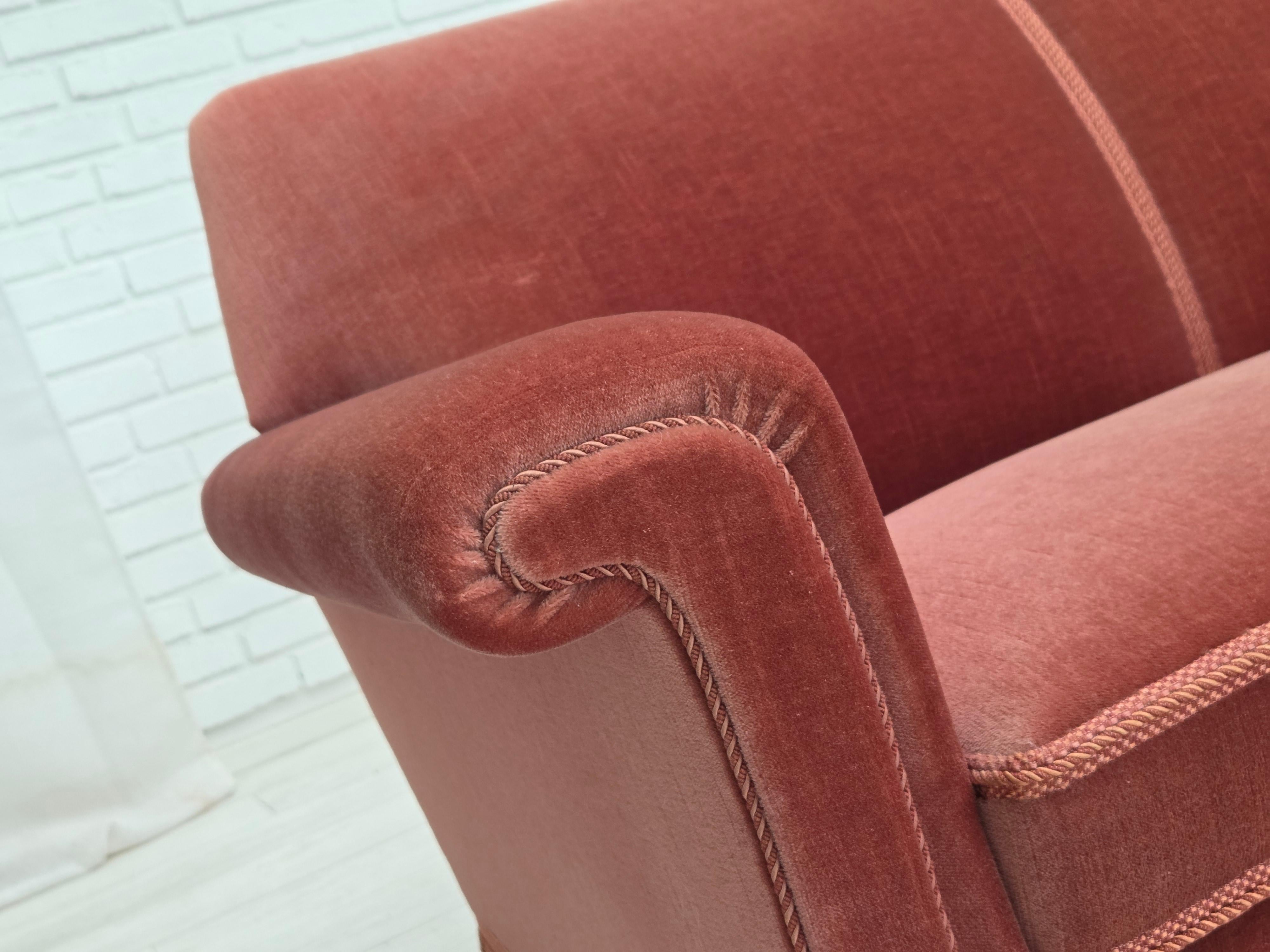 1970s, Danish 3-seater sofa, salmon pink furniture velour, beech wood. In Good Condition For Sale In Tarm, 82