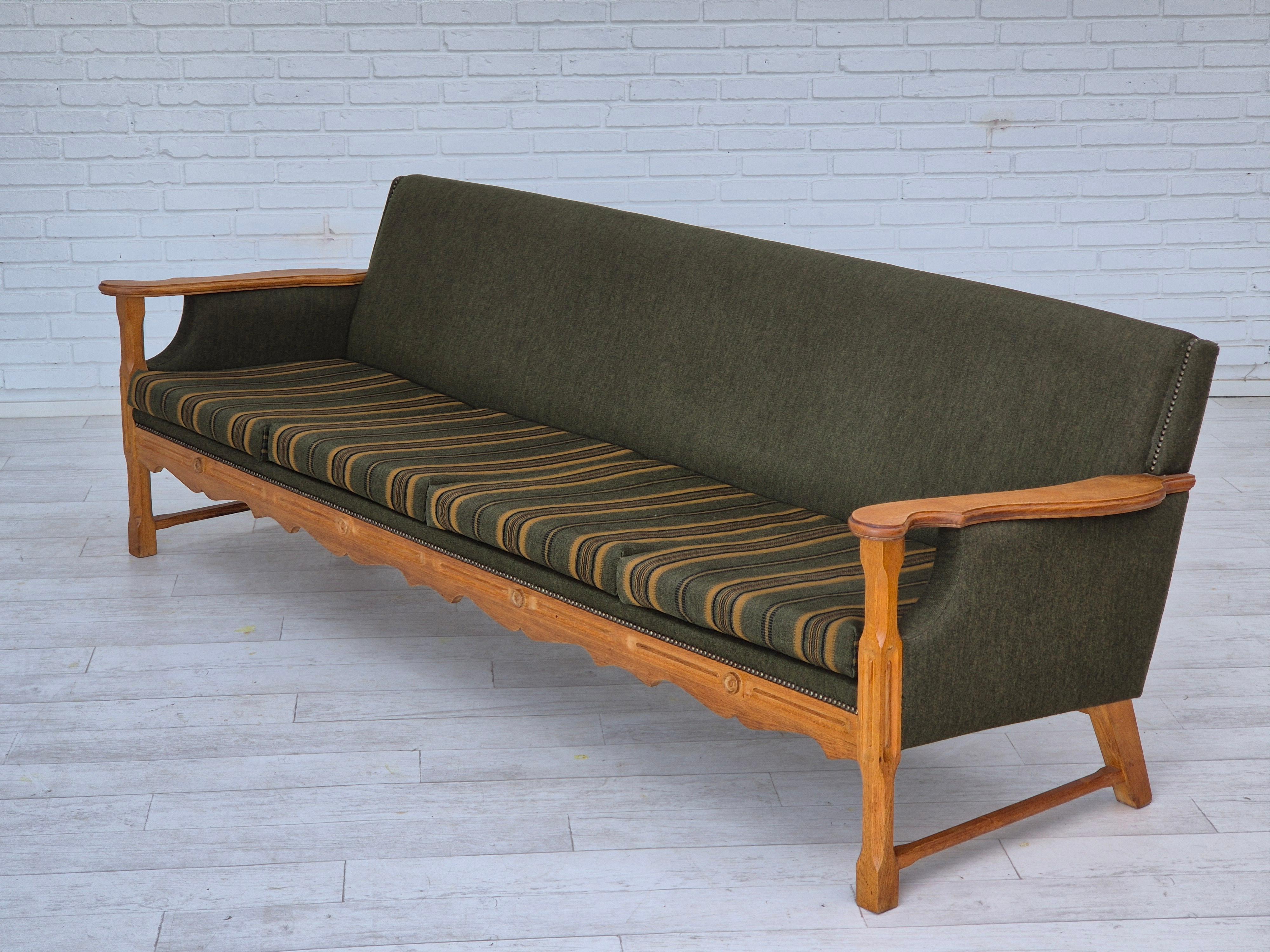 1970s, Danish 4 seater sofa, original very good condition, wool, oak wood. For Sale 8