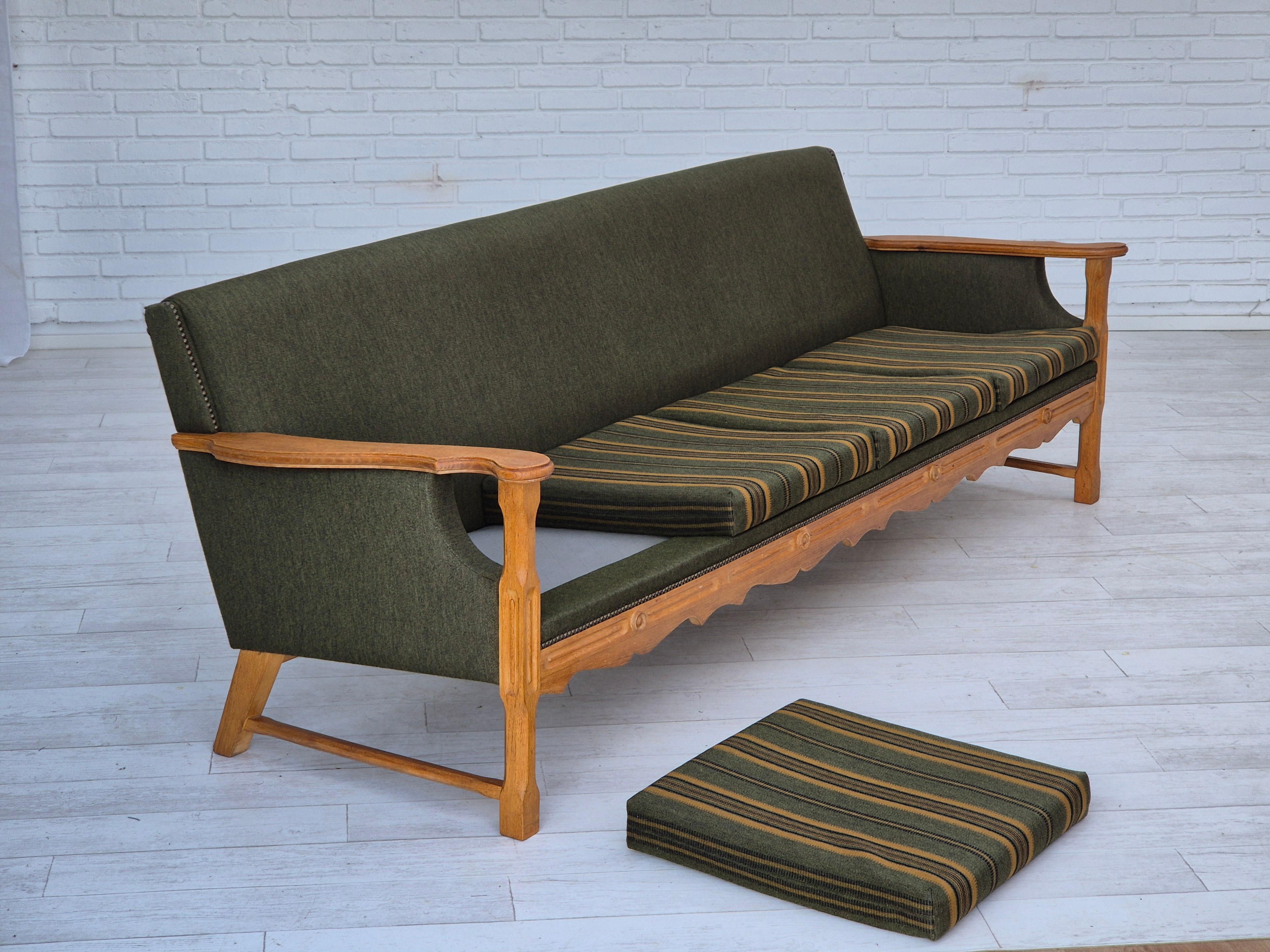 1970s, Danish 4 seater sofa, original very good condition, wool, oak wood. For Sale 11
