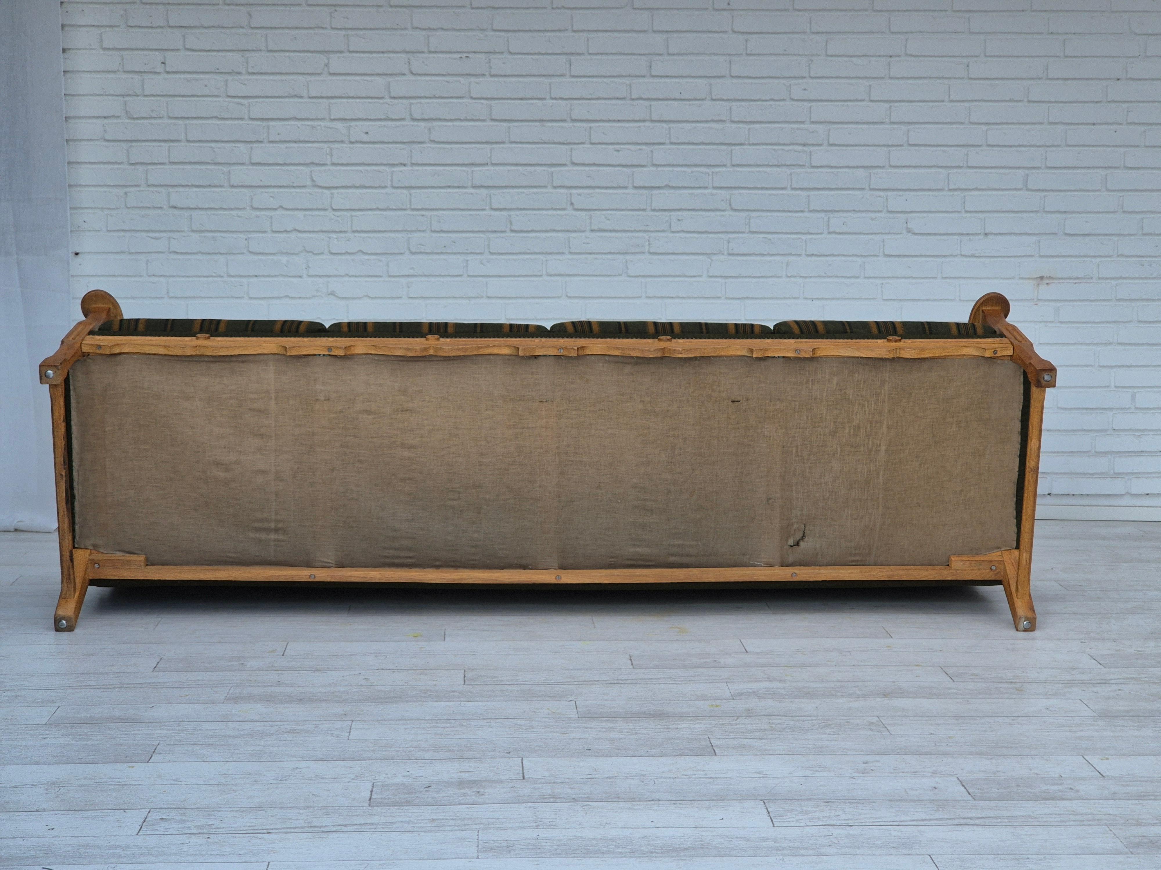 1970s, Danish 4 seater sofa, original very good condition, wool, oak wood. For Sale 13