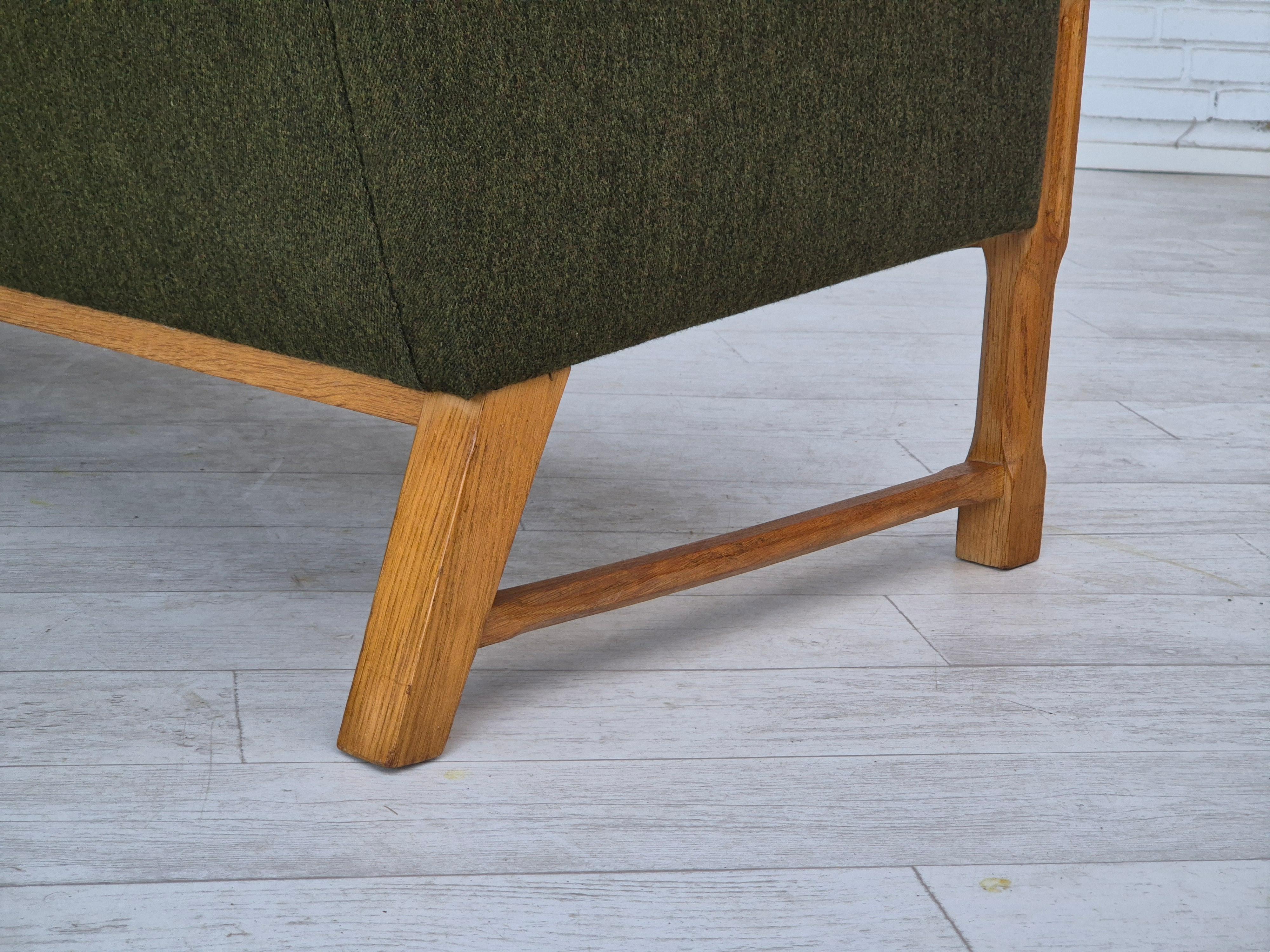 1970er Jahre, dänisches 4-Sitzer-Sofa, sehr guter Originalzustand, Wolle, OAK Wood. im Angebot 14