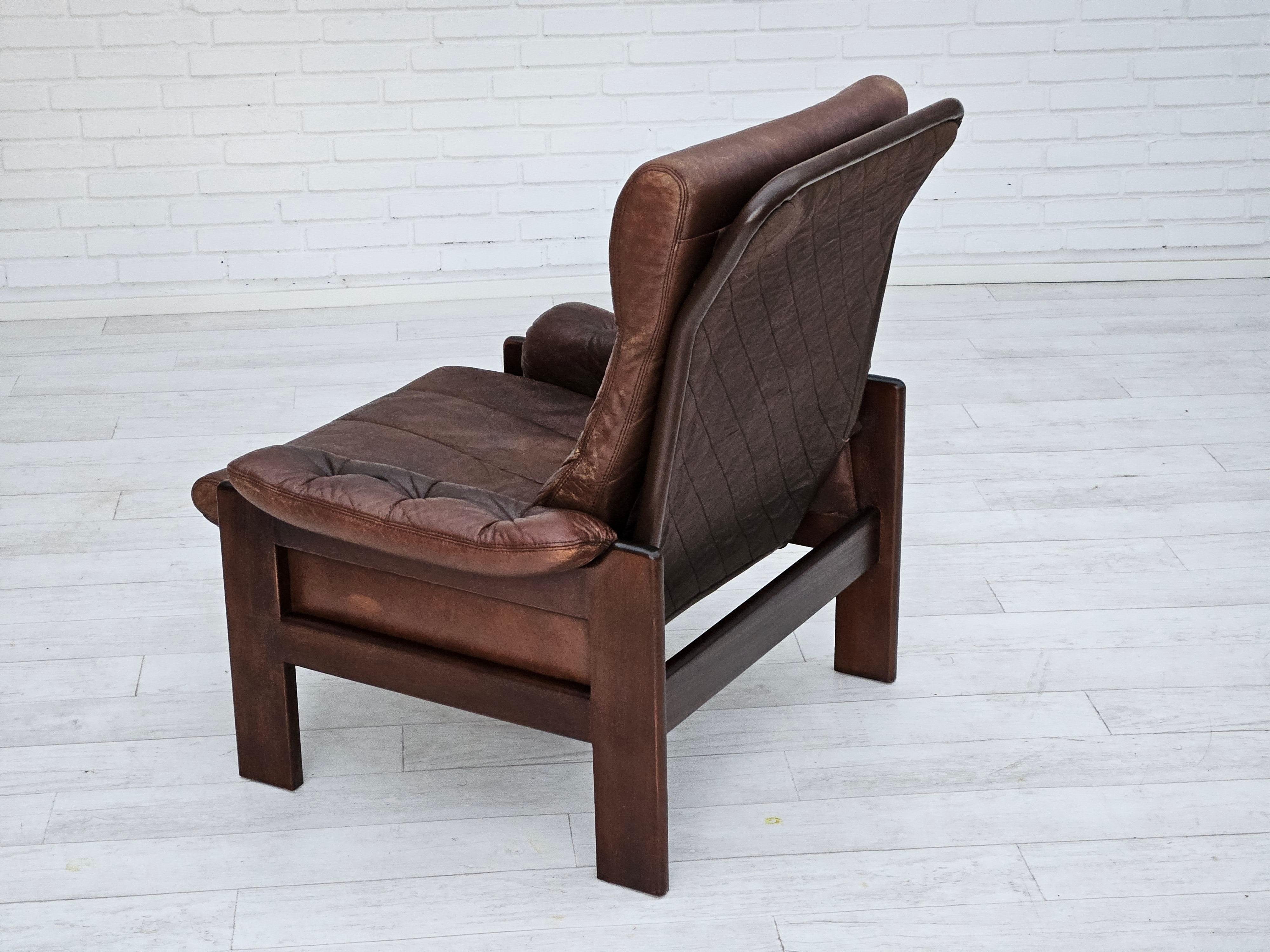 1970s, Danish adjustable lounge chair with footstool, brown leather, by Skippers For Sale 7