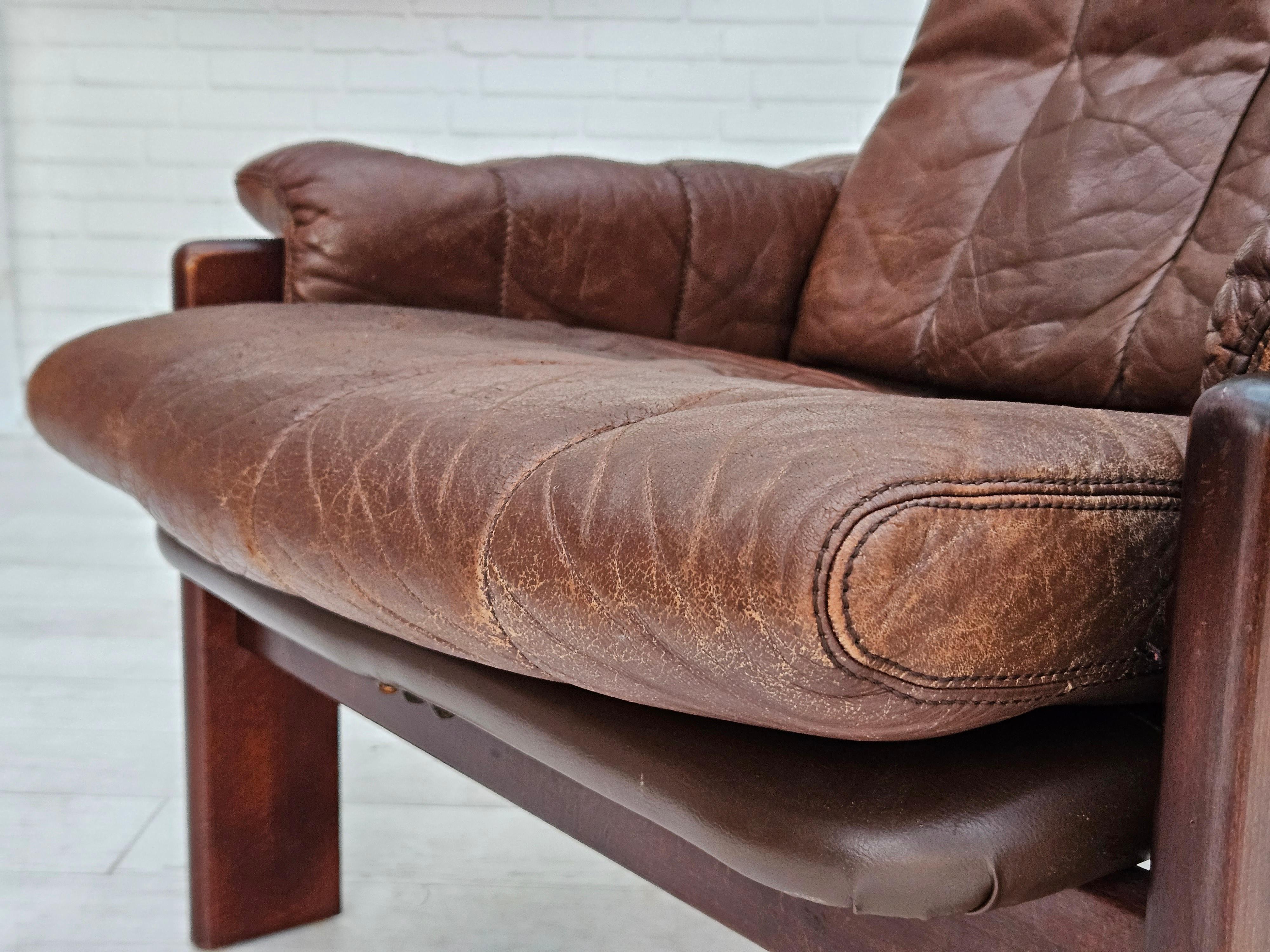1970s, Danish adjustable lounge chair with footstool, brown leather, by Skippers For Sale 10