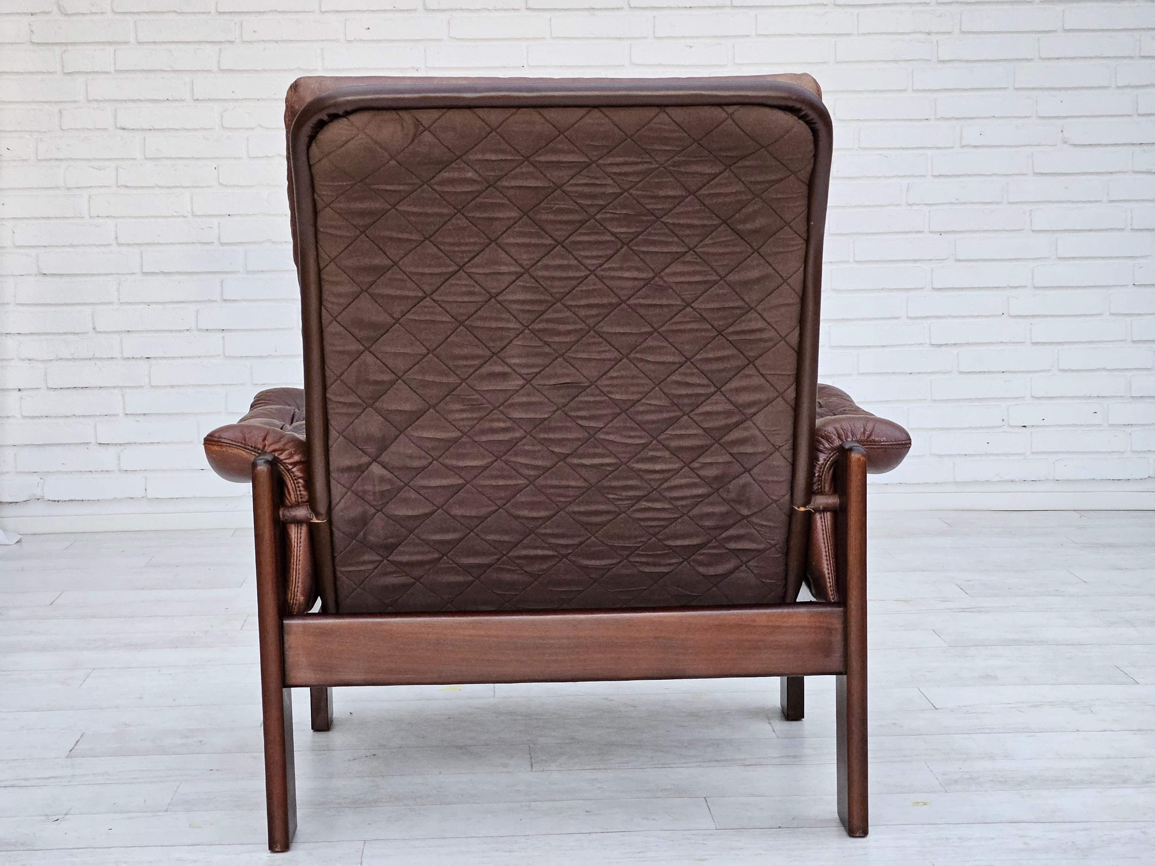 Scandinave moderne 1970, Chaise longue réglable danoise avec pouf, cuir marron, par Skippers en vente