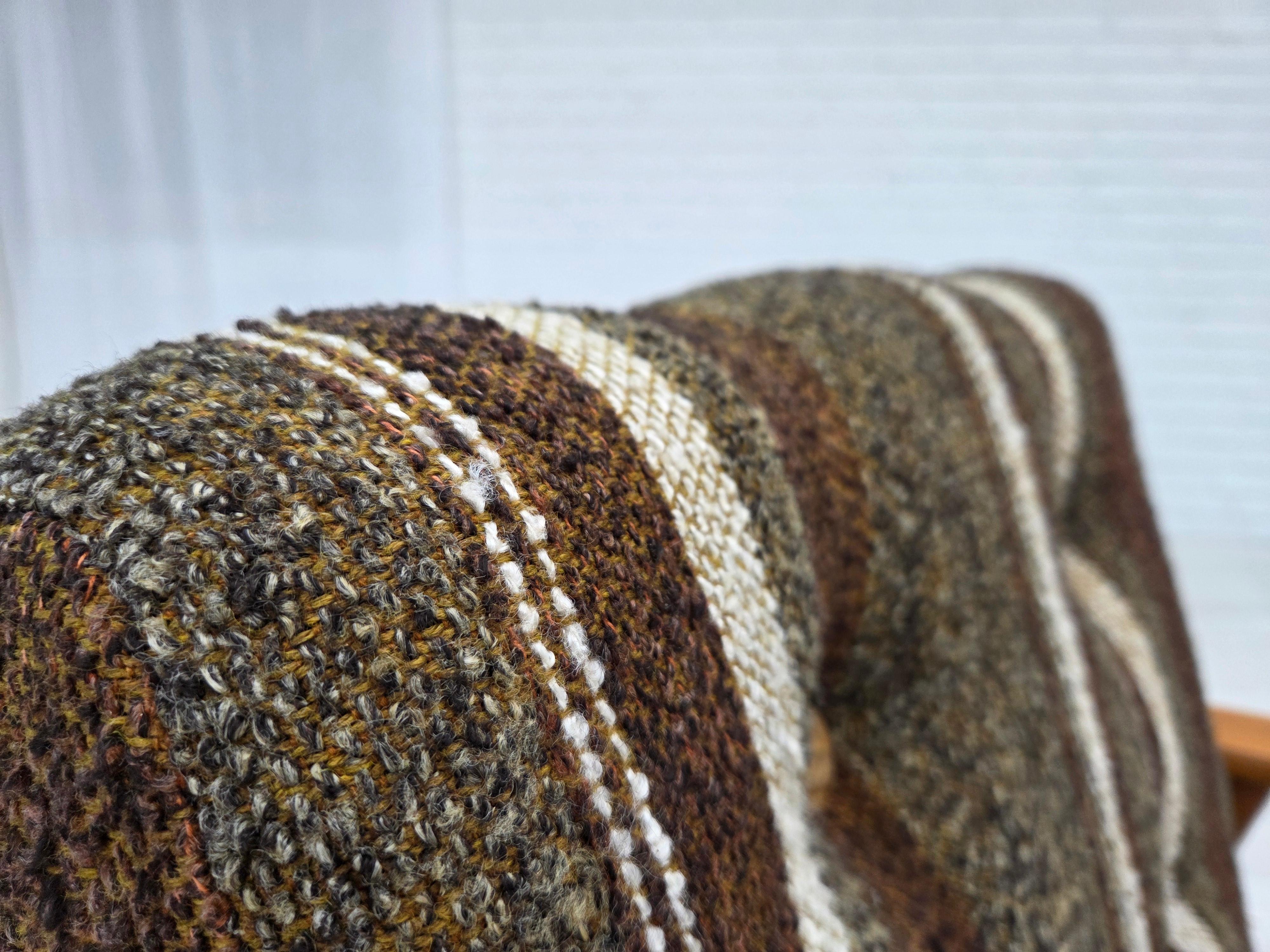 1970er Jahre, Dänischer Sessel, Buchenholz, Möbelwollstoff. (Ende des 20. Jahrhunderts) im Angebot