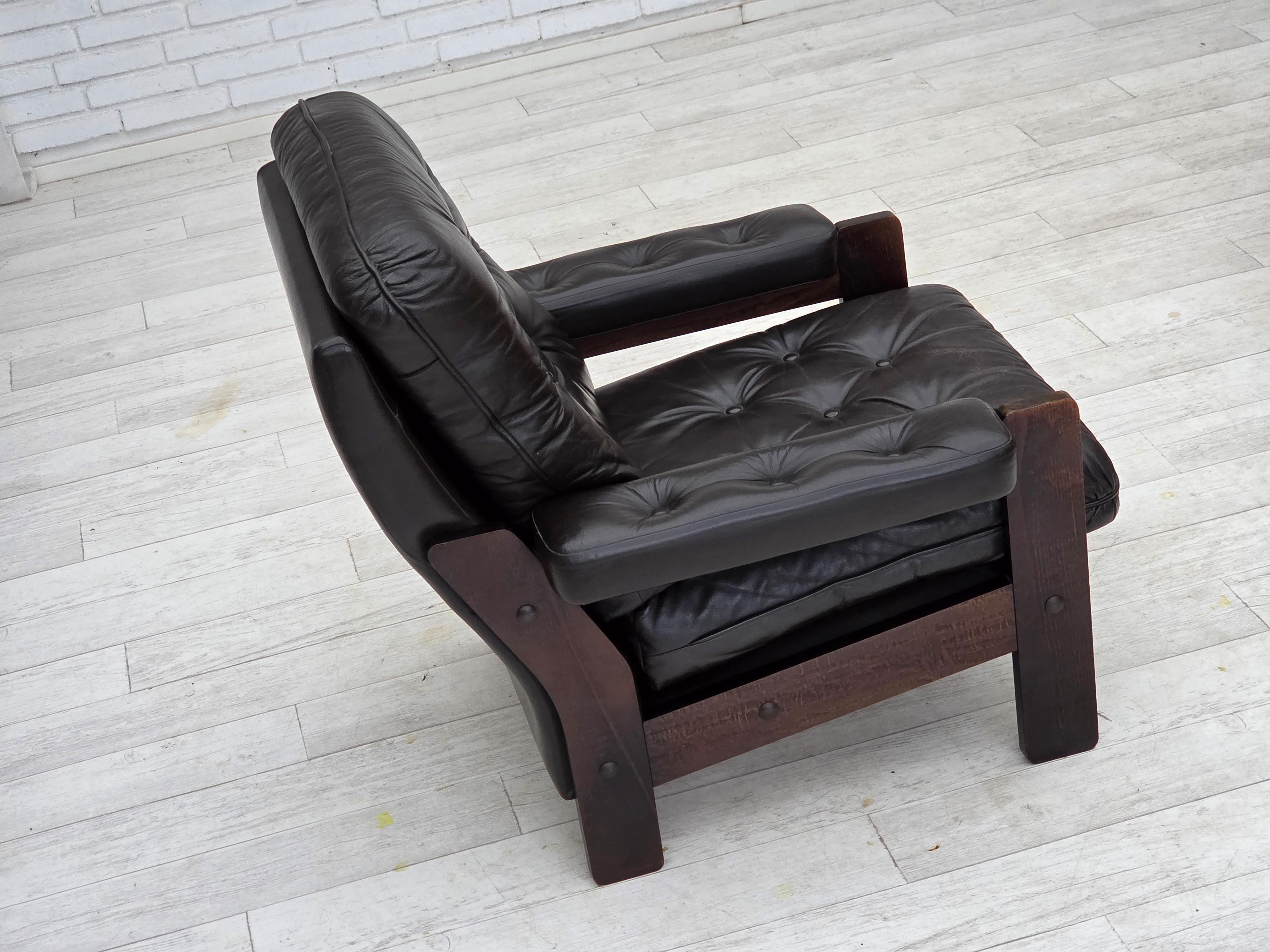 1970, fauteuil danois, cuir d'ameublement marron, bois de chêne. en vente 6