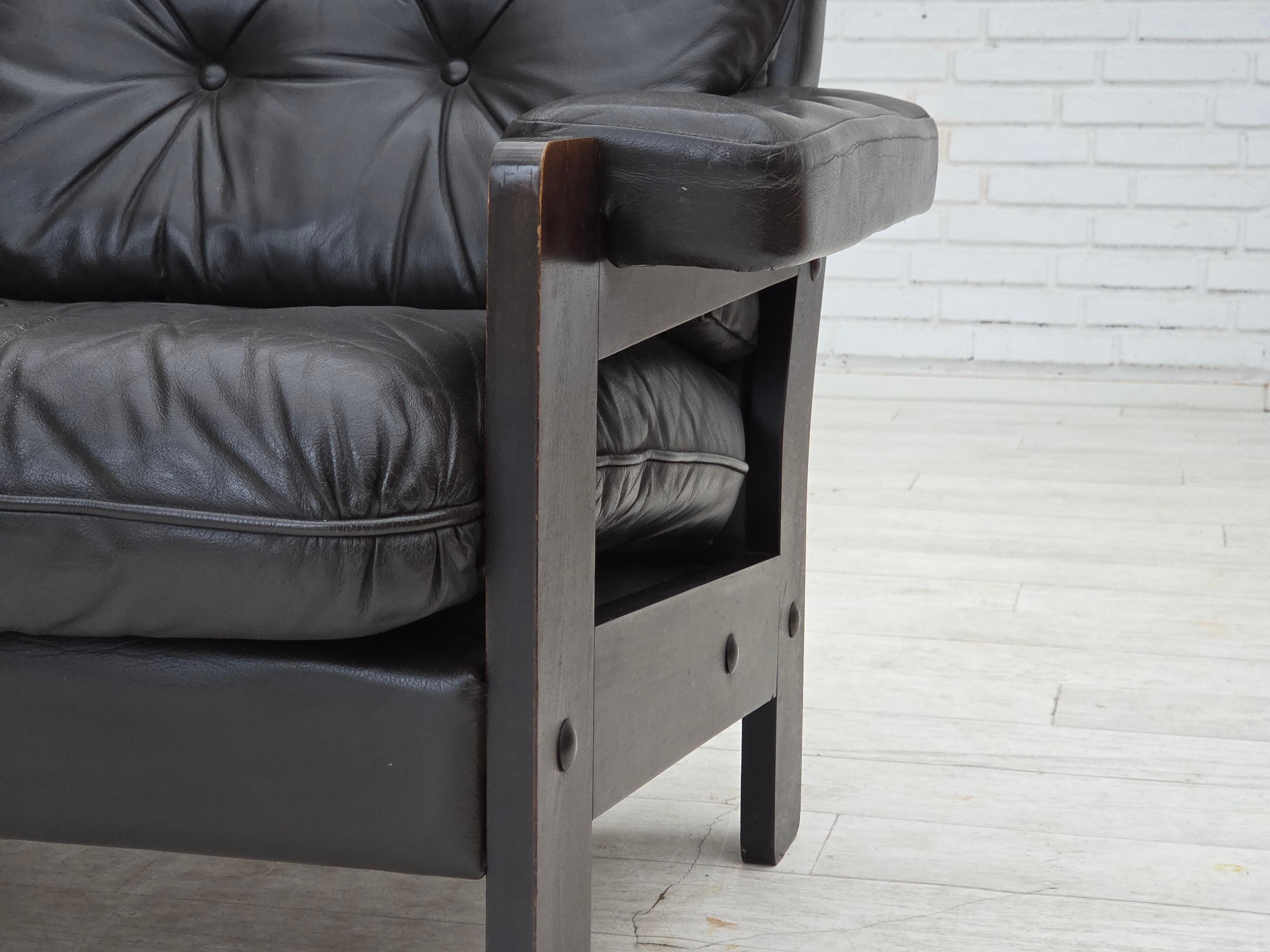 1970, fauteuil danois, cuir d'ameublement marron, bois de chêne. en vente 8