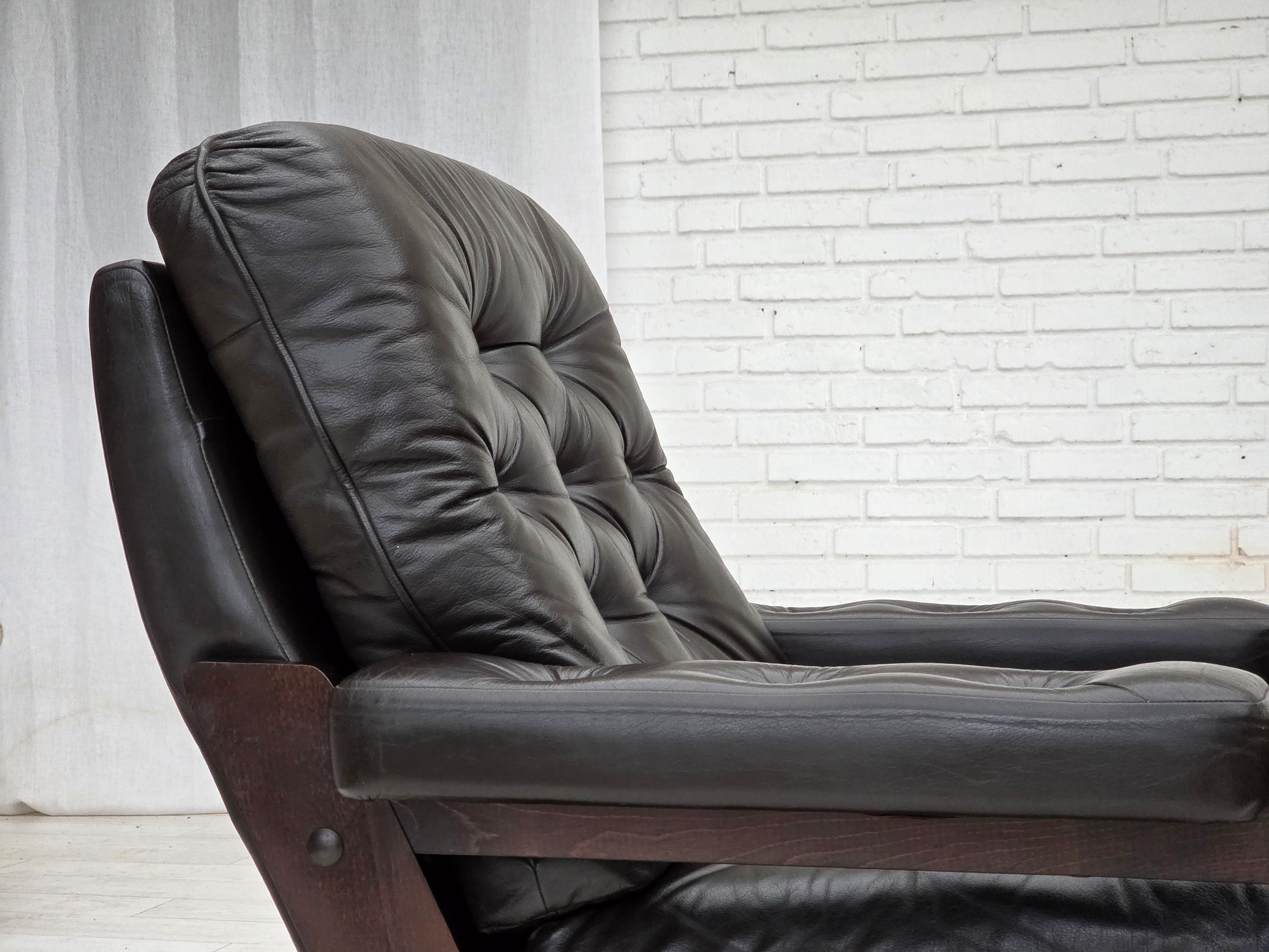 1970, fauteuil danois, cuir d'ameublement marron, bois de chêne. en vente 9