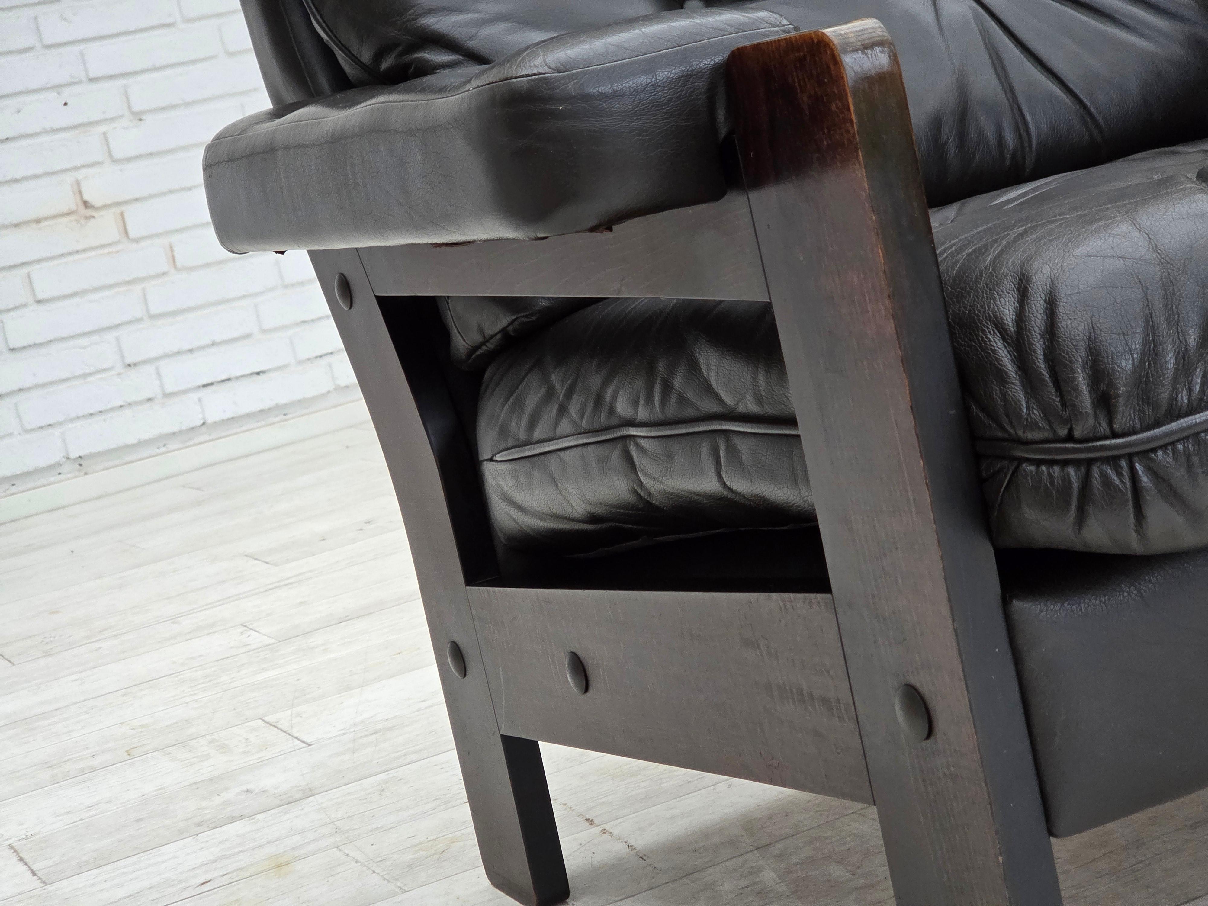 1970, fauteuil danois, cuir d'ameublement marron, bois de chêne. en vente 11