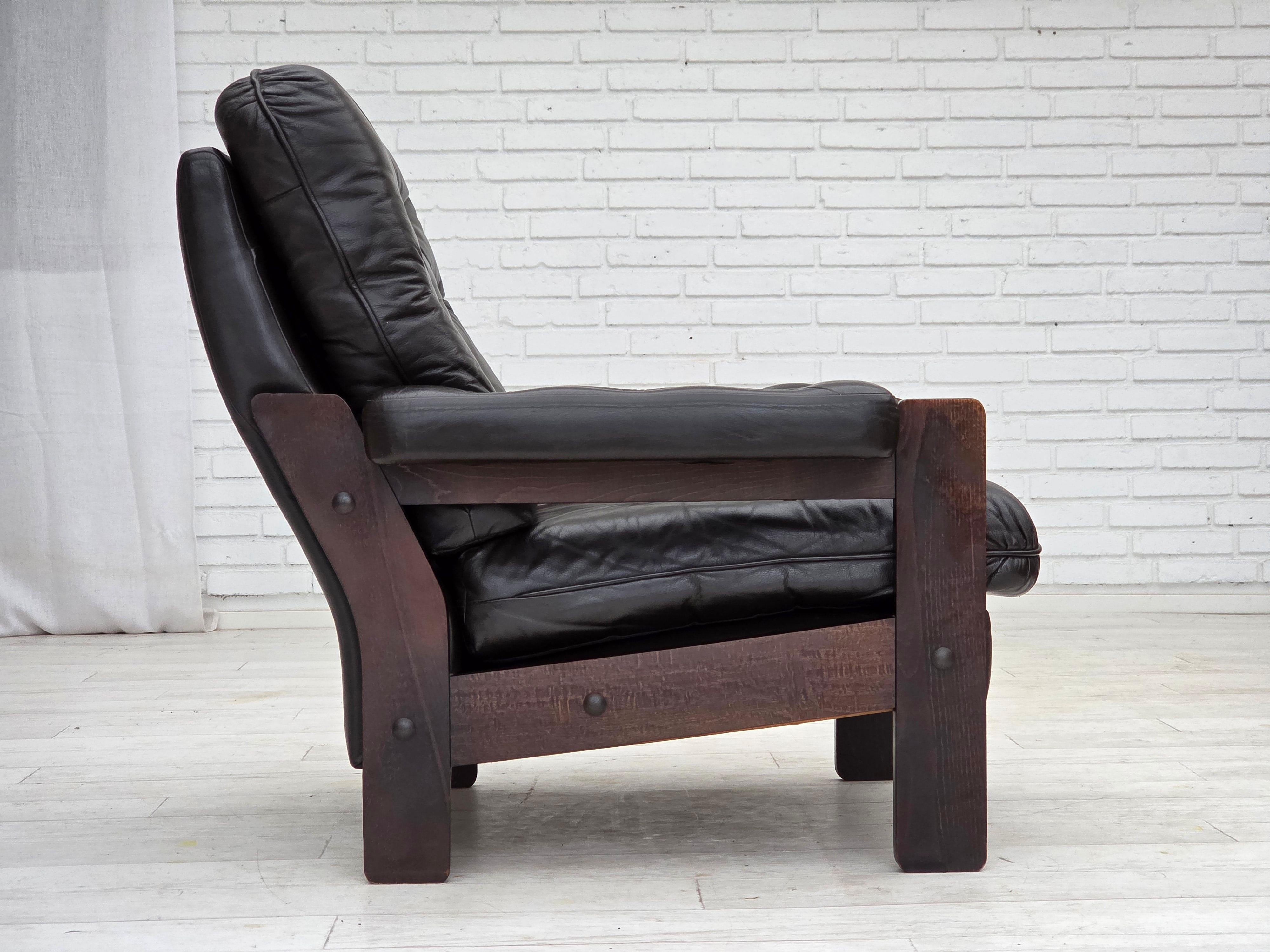 Scandinave moderne 1970, fauteuil danois, cuir d'ameublement marron, bois de chêne. en vente