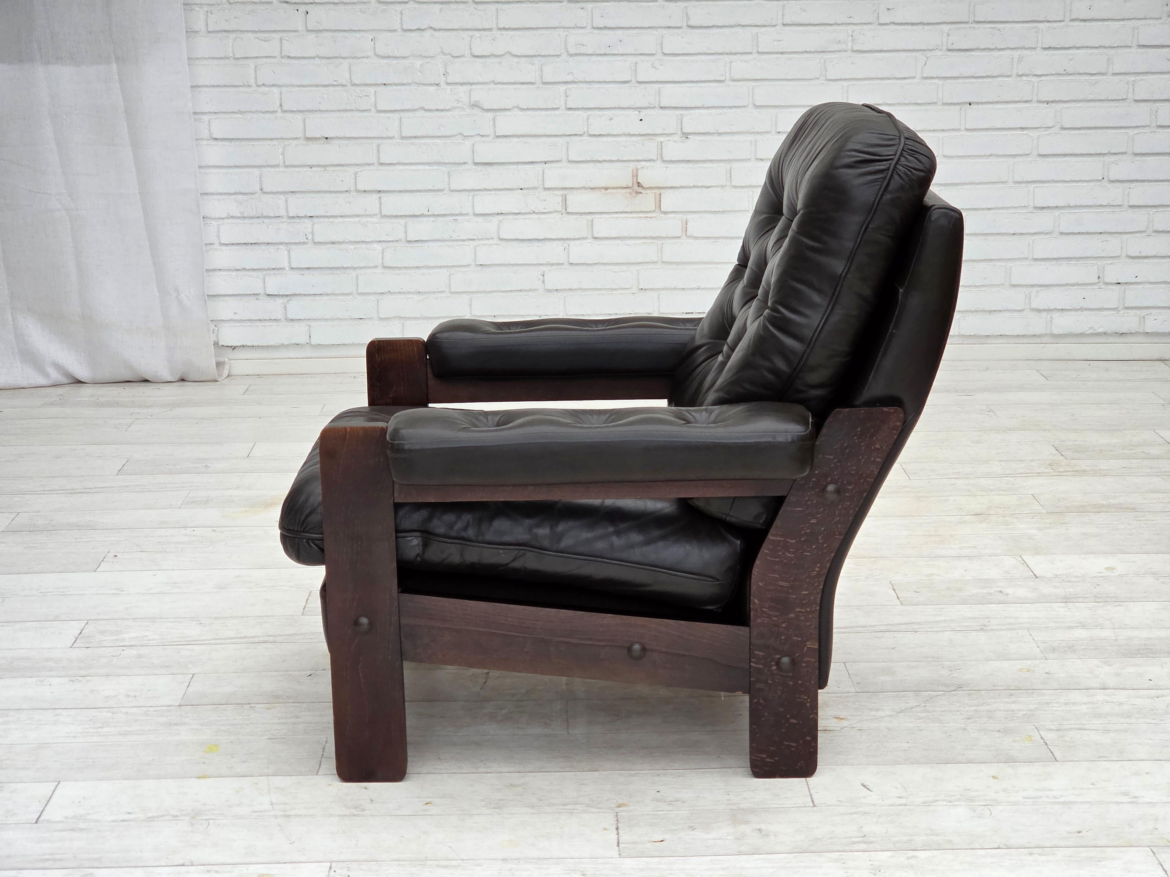1970, fauteuil danois, cuir d'ameublement marron, bois de chêne. en vente 2