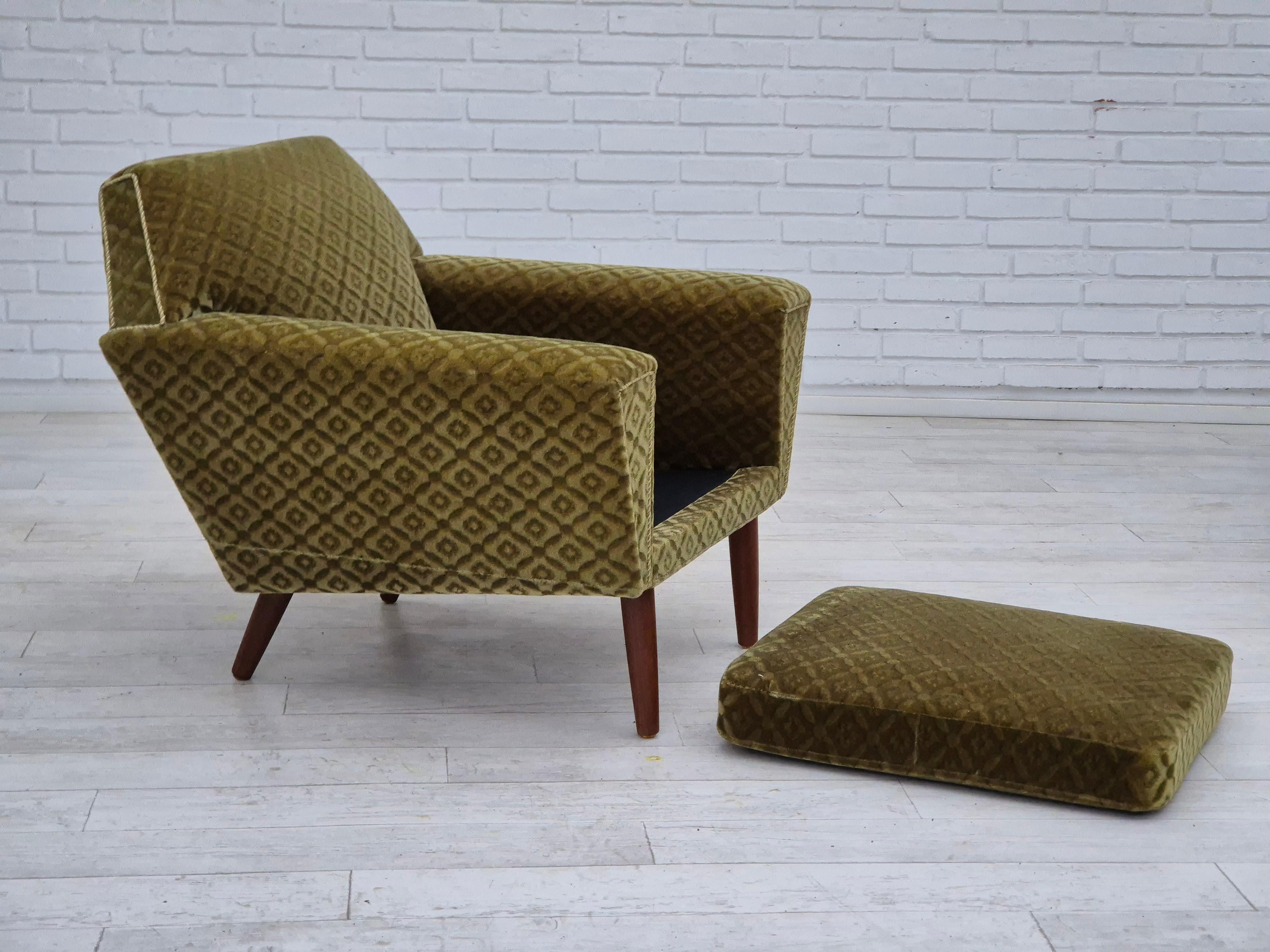 1970s, Danish armchair by Georg Thams, original upholstery, green velour, teak. For Sale 8