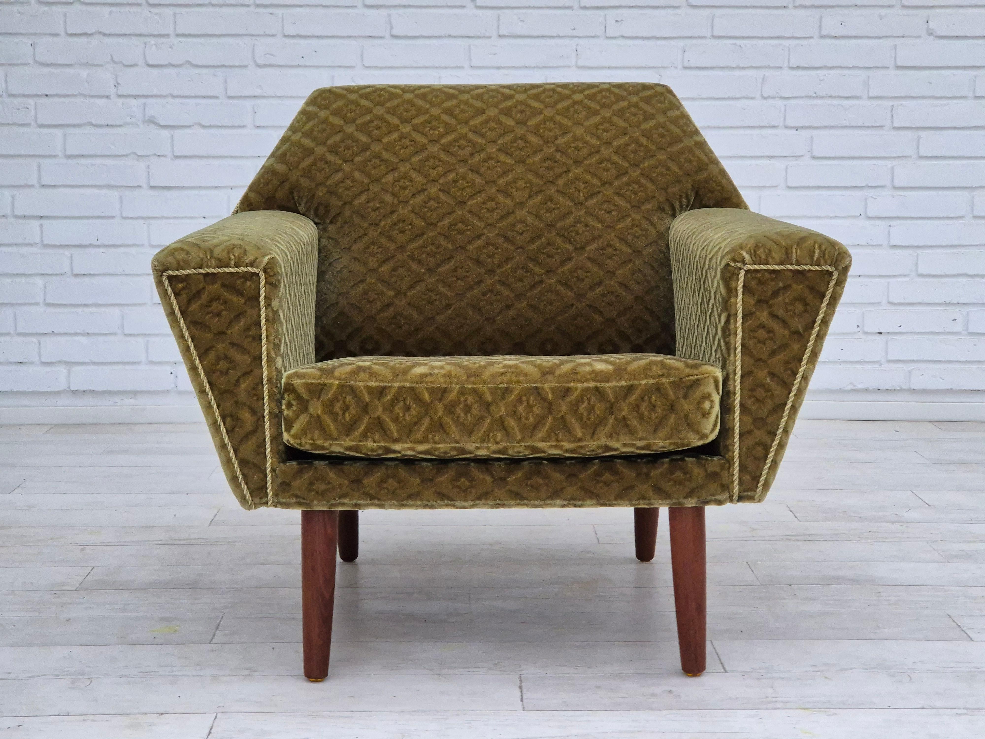 Scandinavian Modern 1970s, Danish armchair by Georg Thams, original upholstery, green velour, teak. For Sale