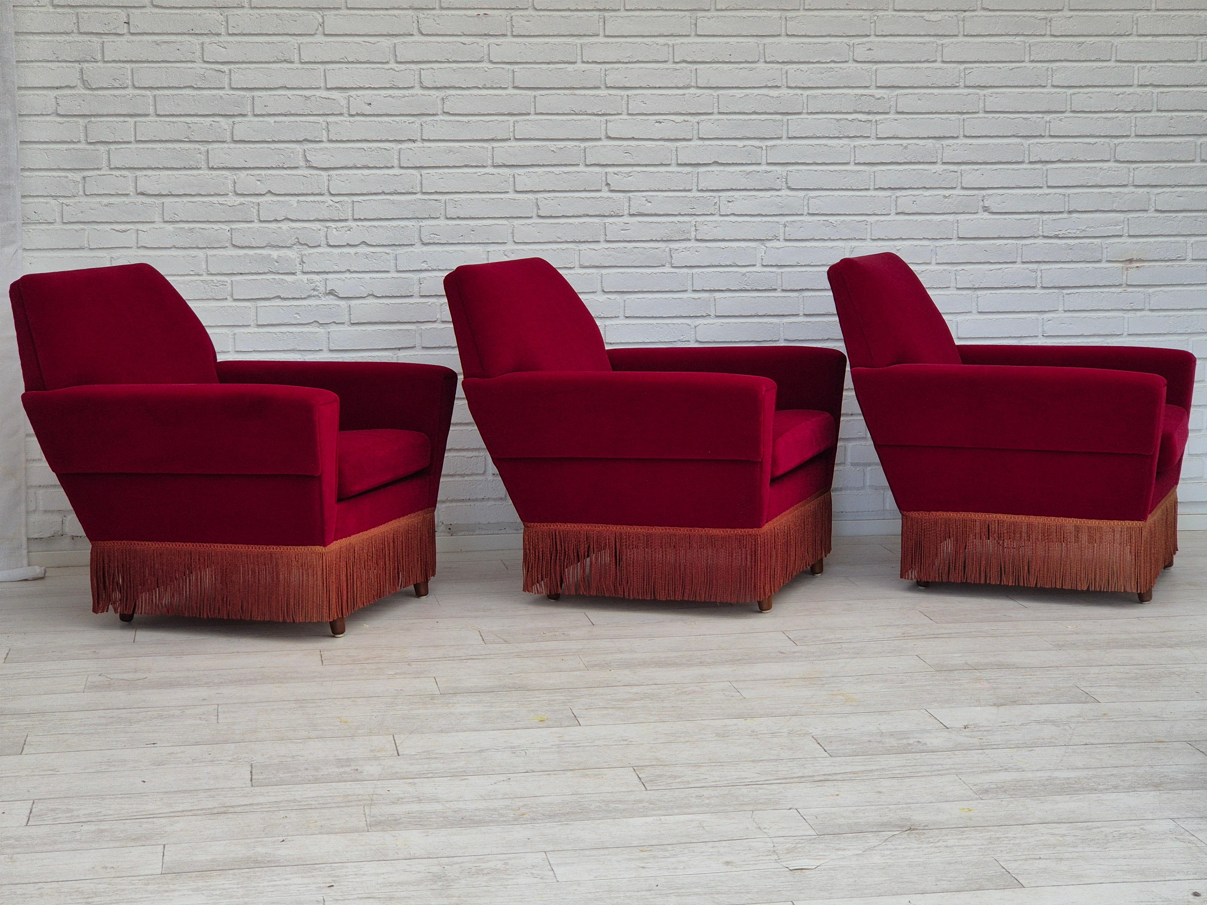 1970s, Danish armchair by Ryesberg Møbler, original condition, velour fabric. For Sale 9