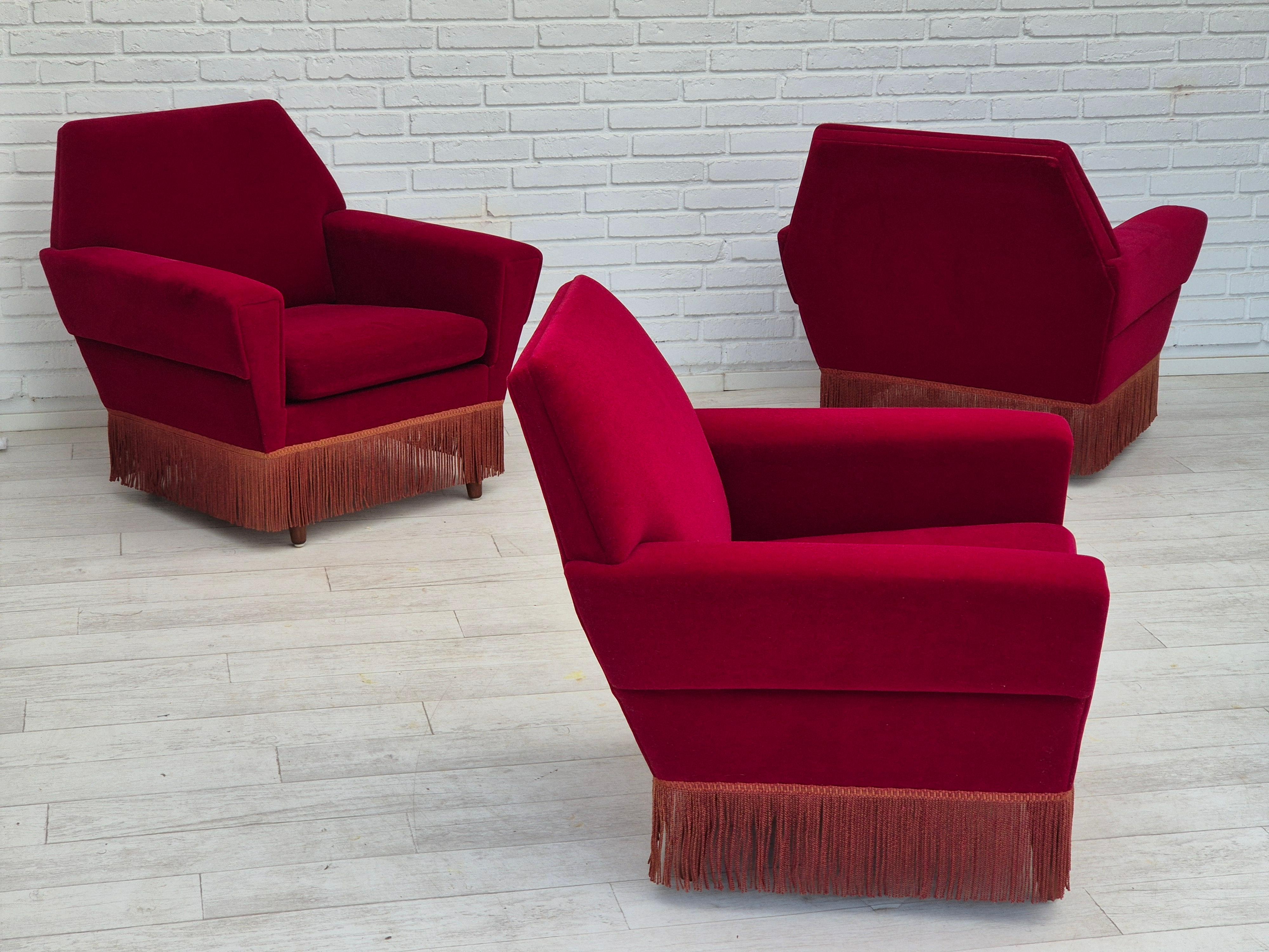 1970s, Danish armchair by Ryesberg Møbler, original condition, velour fabric. For Sale 10