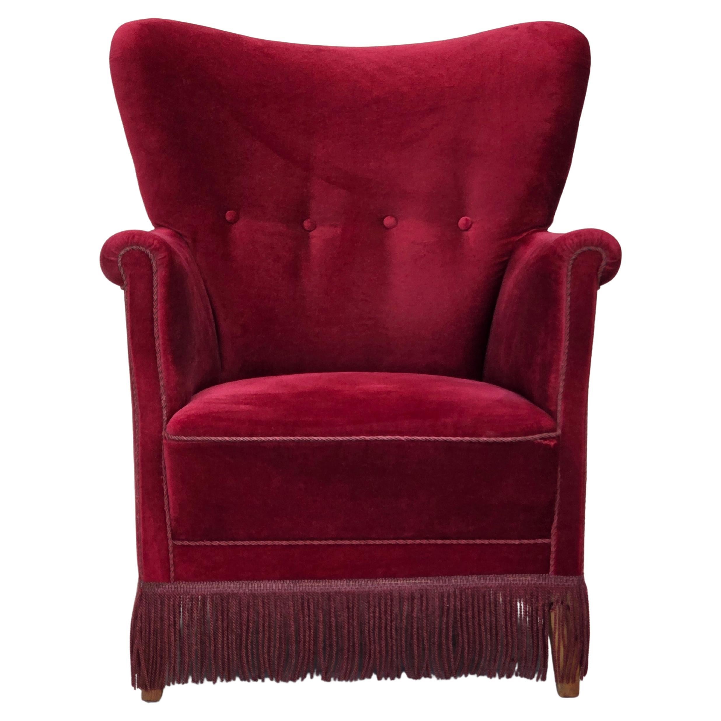 1970, fauteuil Wood Wood, velours d
ameublement rouge cerise, pieds en bois de chêne.