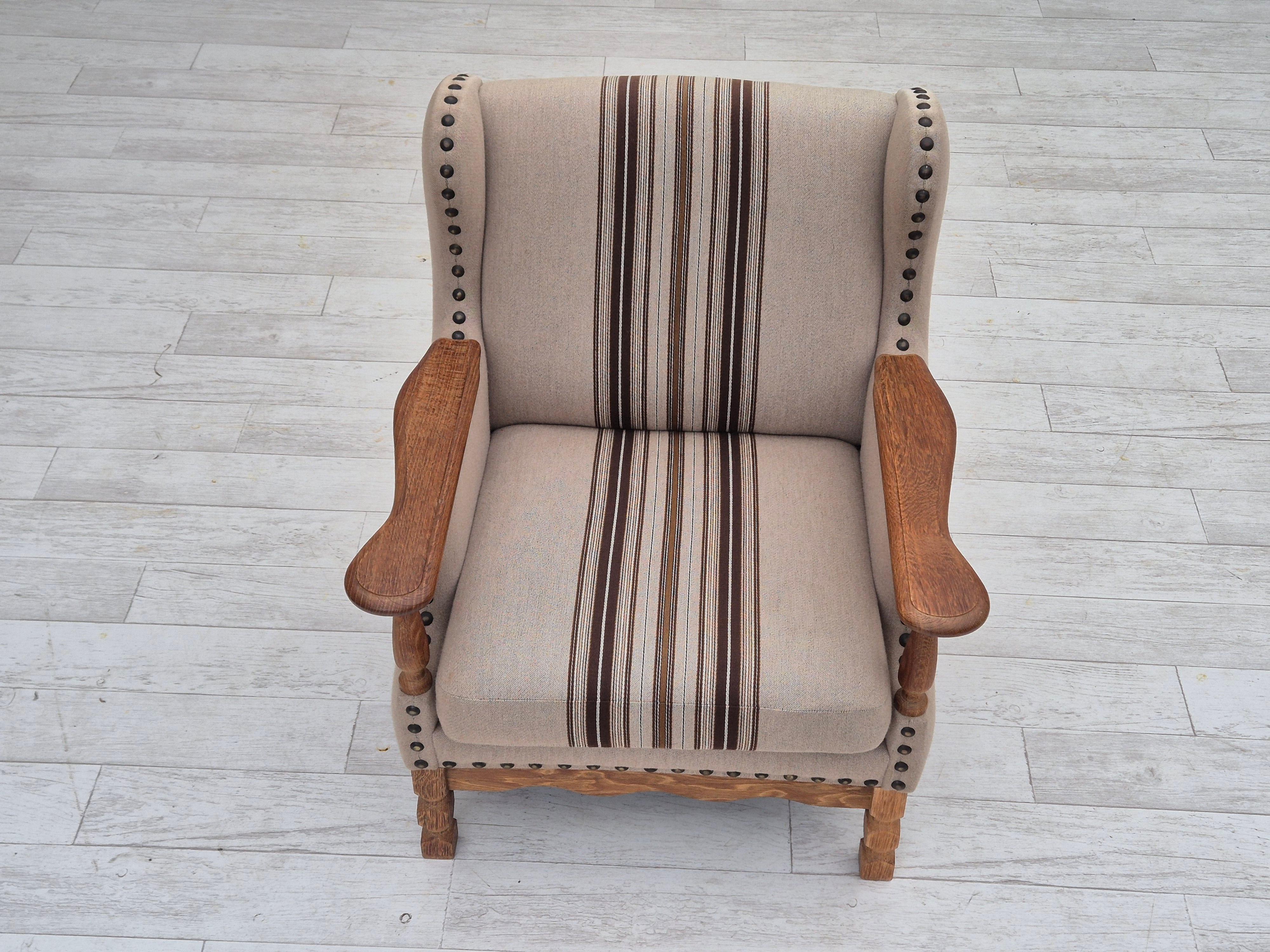 1970er, Dänischer Sessel, Möbel Wollstoff, Eichenholz, Originalzustand. (Ende des 20. Jahrhunderts) im Angebot