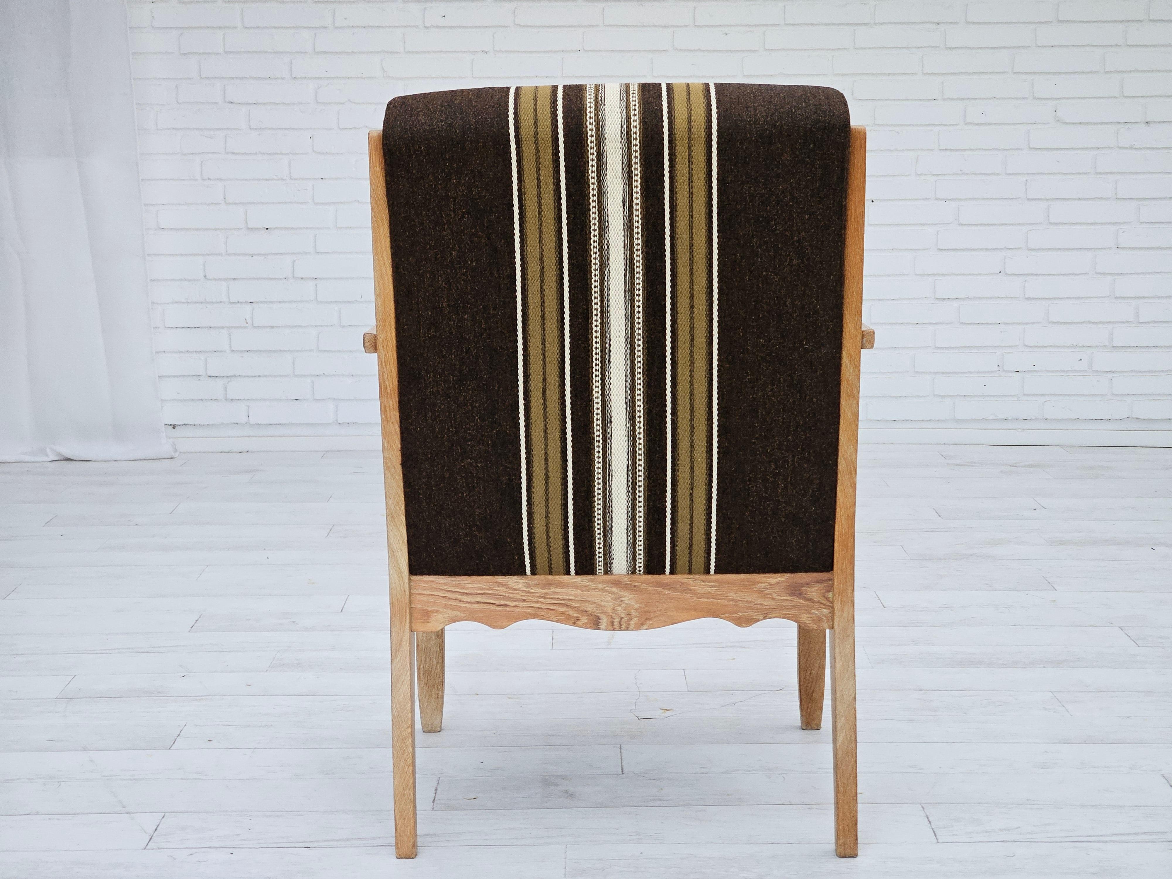 Años 70, sillón danés, mueble de lana, madera maciza de roble, original. en Bueno estado para la venta en Tarm, 82
