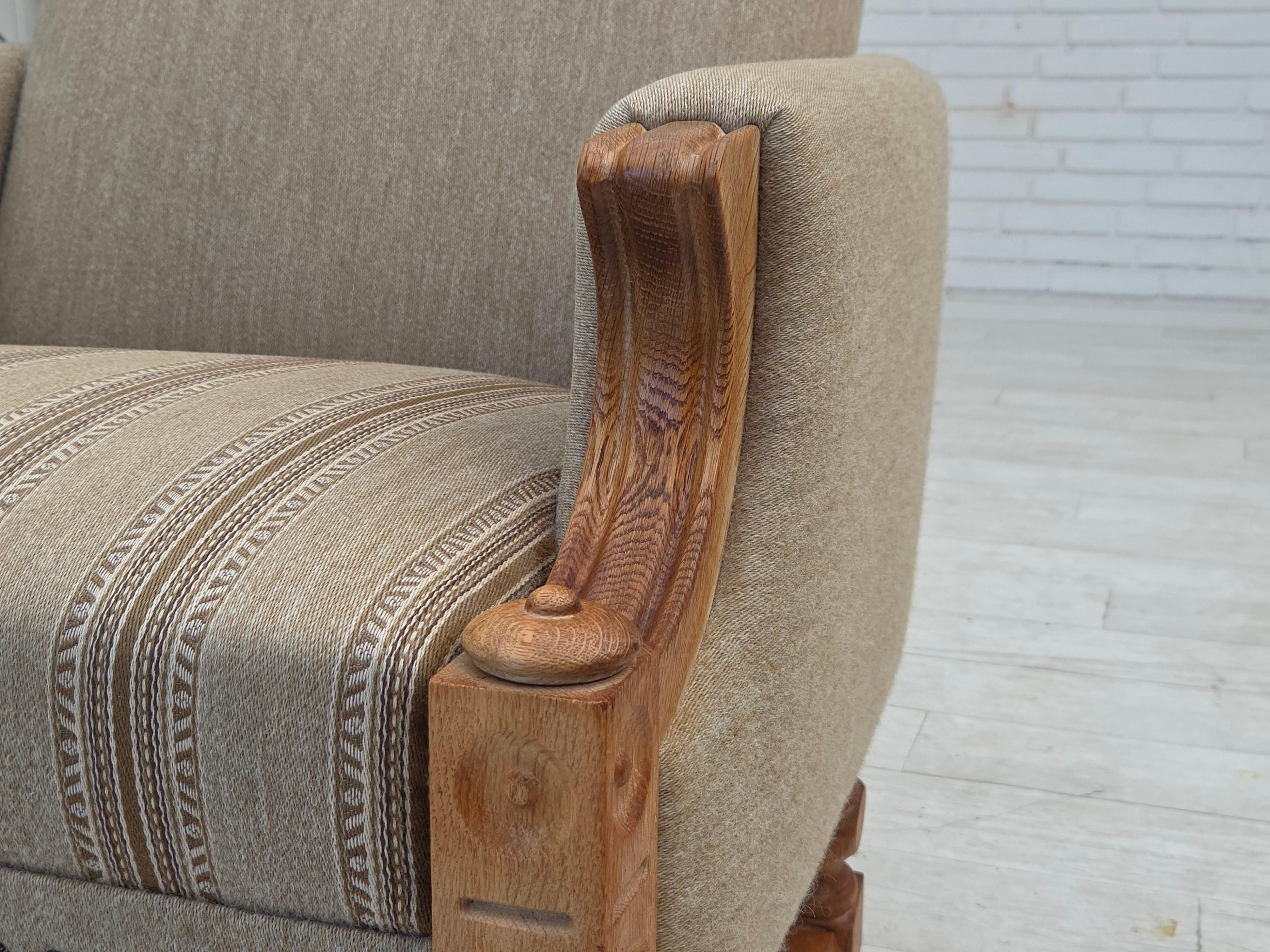 1970, fauteuil danois, laine d'ameublement beige d'origine, bois de chêne massif. en vente 4