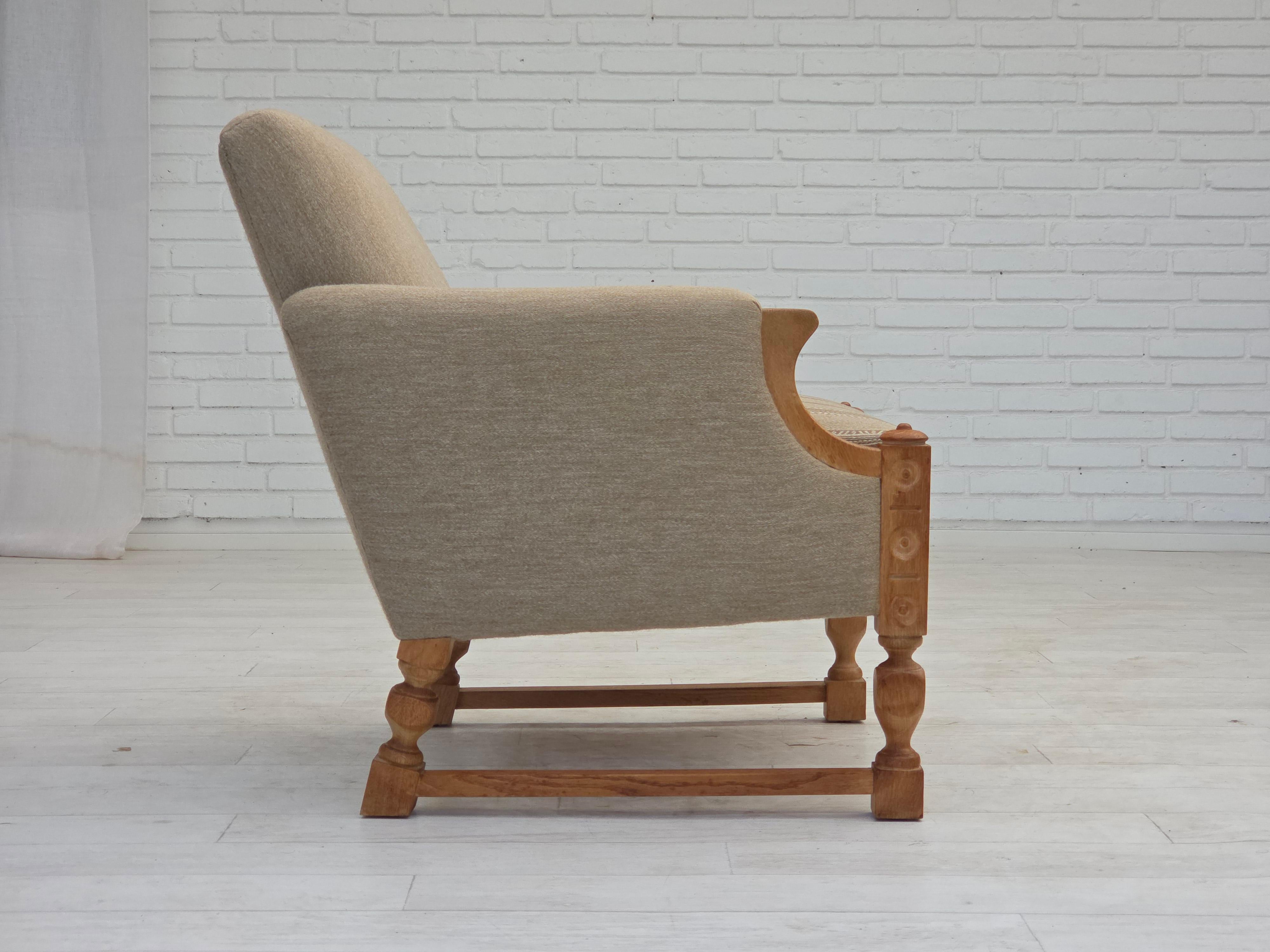 1970, fauteuil danois, laine d'ameublement beige d'origine, bois de chêne massif. en vente 5