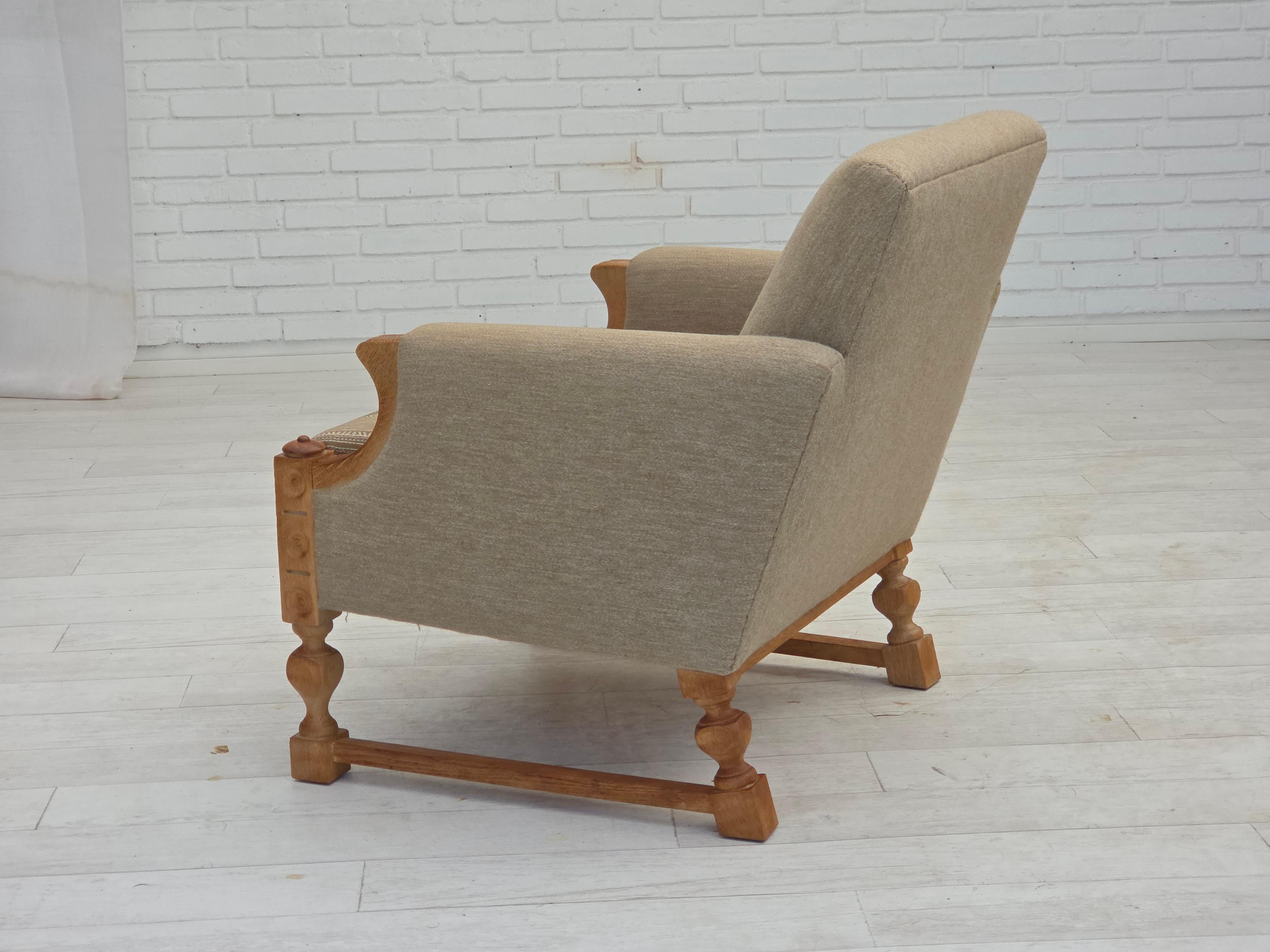 1970, fauteuil danois, laine d'ameublement beige d'origine, bois de chêne massif. en vente 8