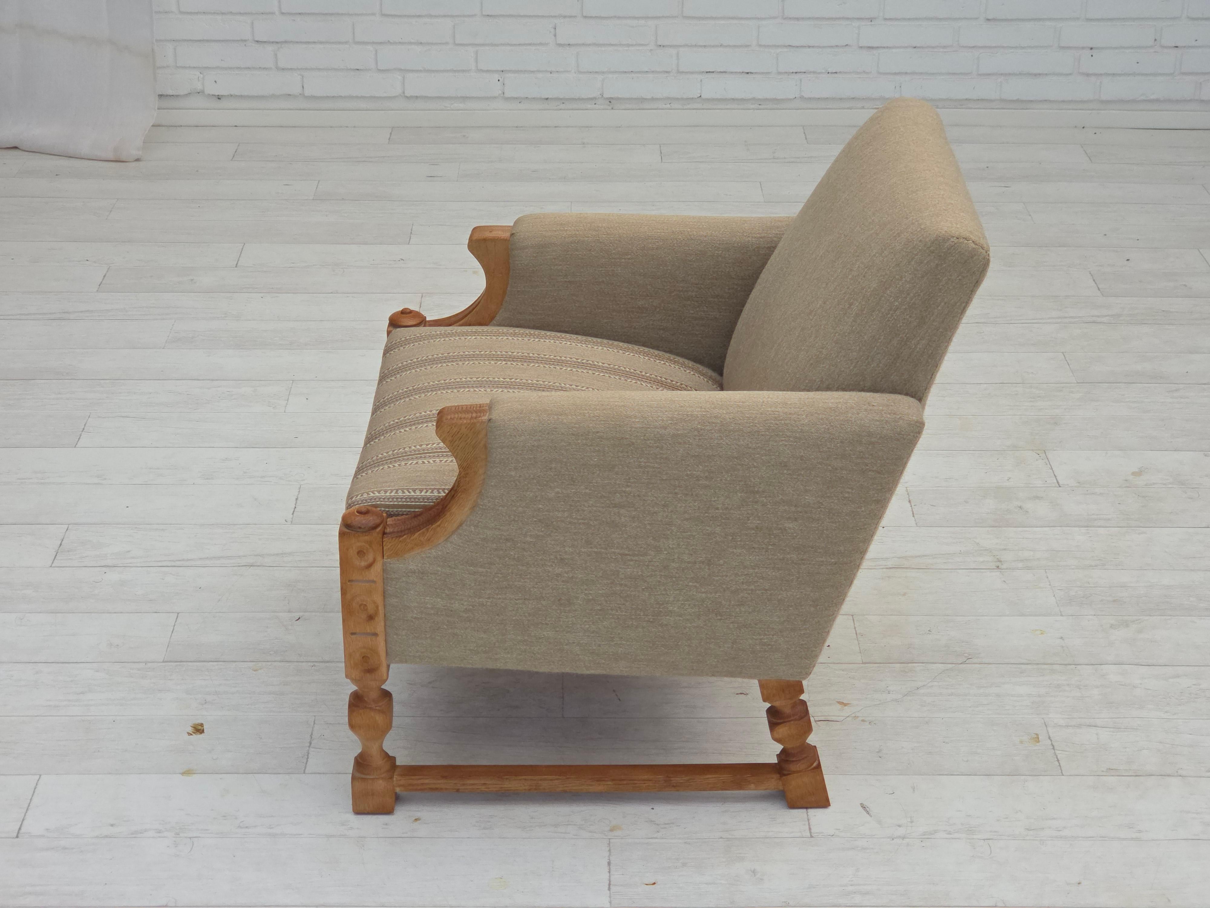 1970, fauteuil danois, laine d'ameublement beige d'origine, bois de chêne massif. en vente 9