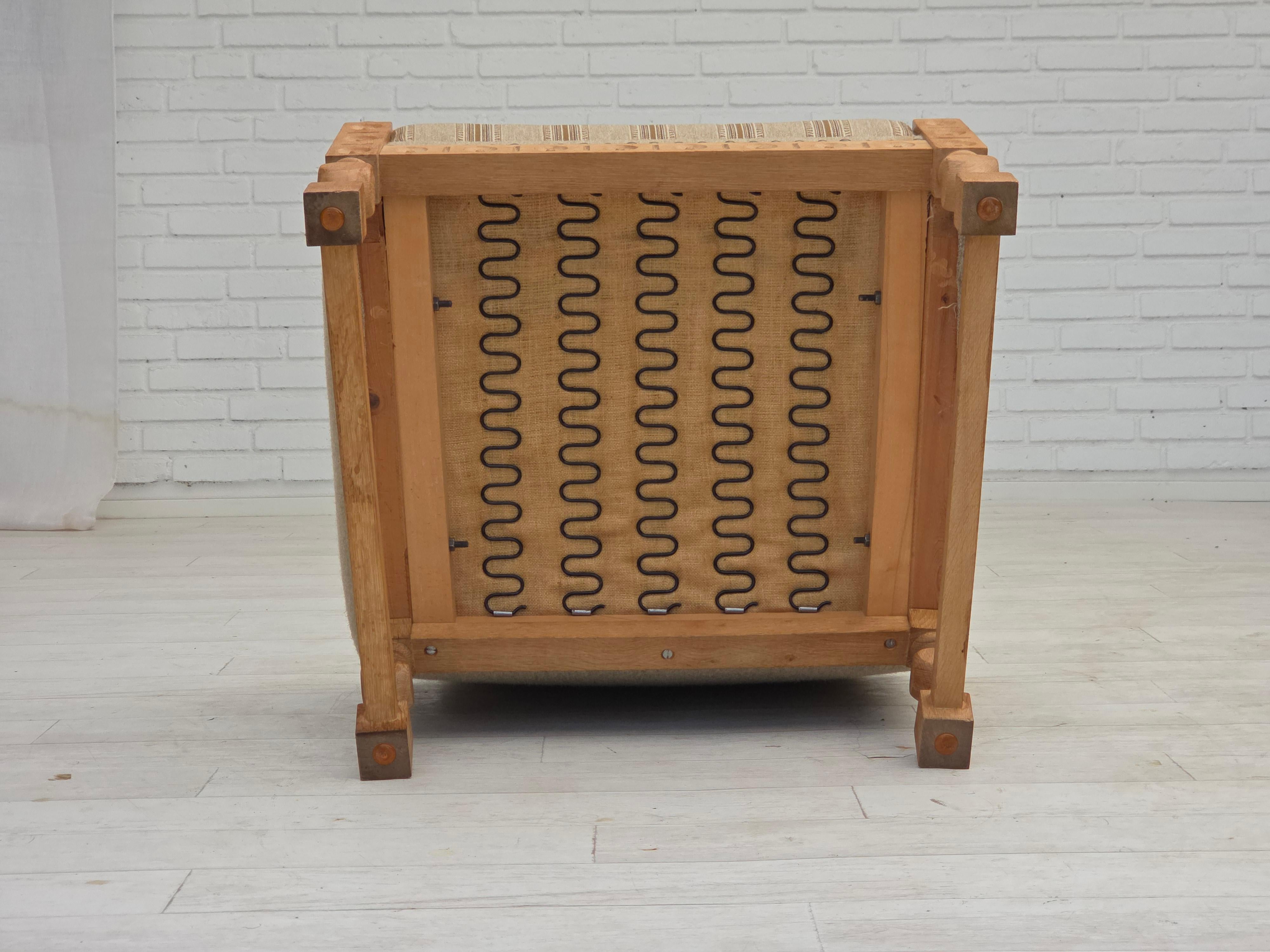 1970, fauteuil danois, laine d'ameublement beige d'origine, bois de chêne massif. en vente 12