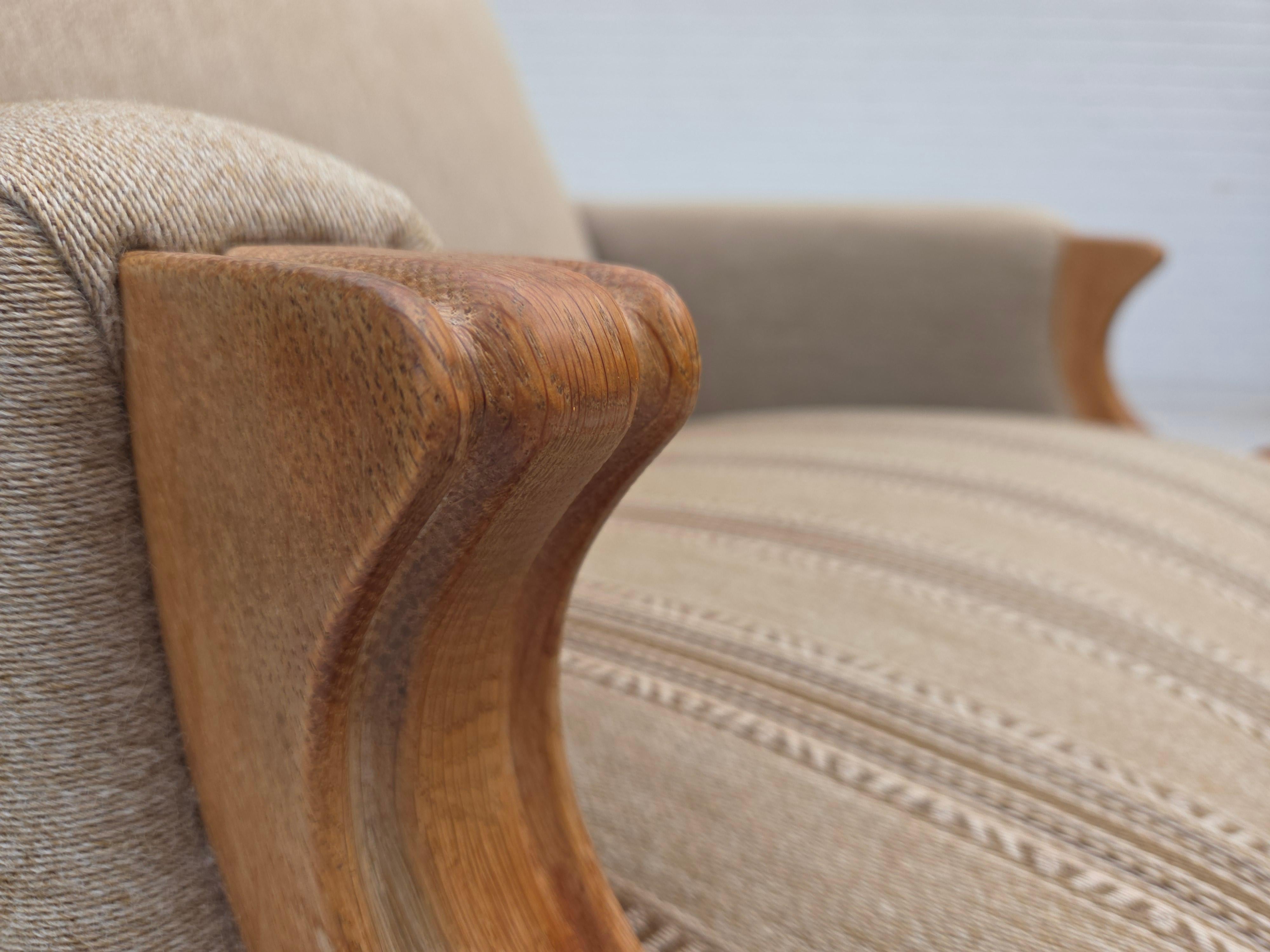 Fin du 20e siècle 1970, fauteuil danois, laine d'ameublement beige d'origine, bois de chêne massif. en vente