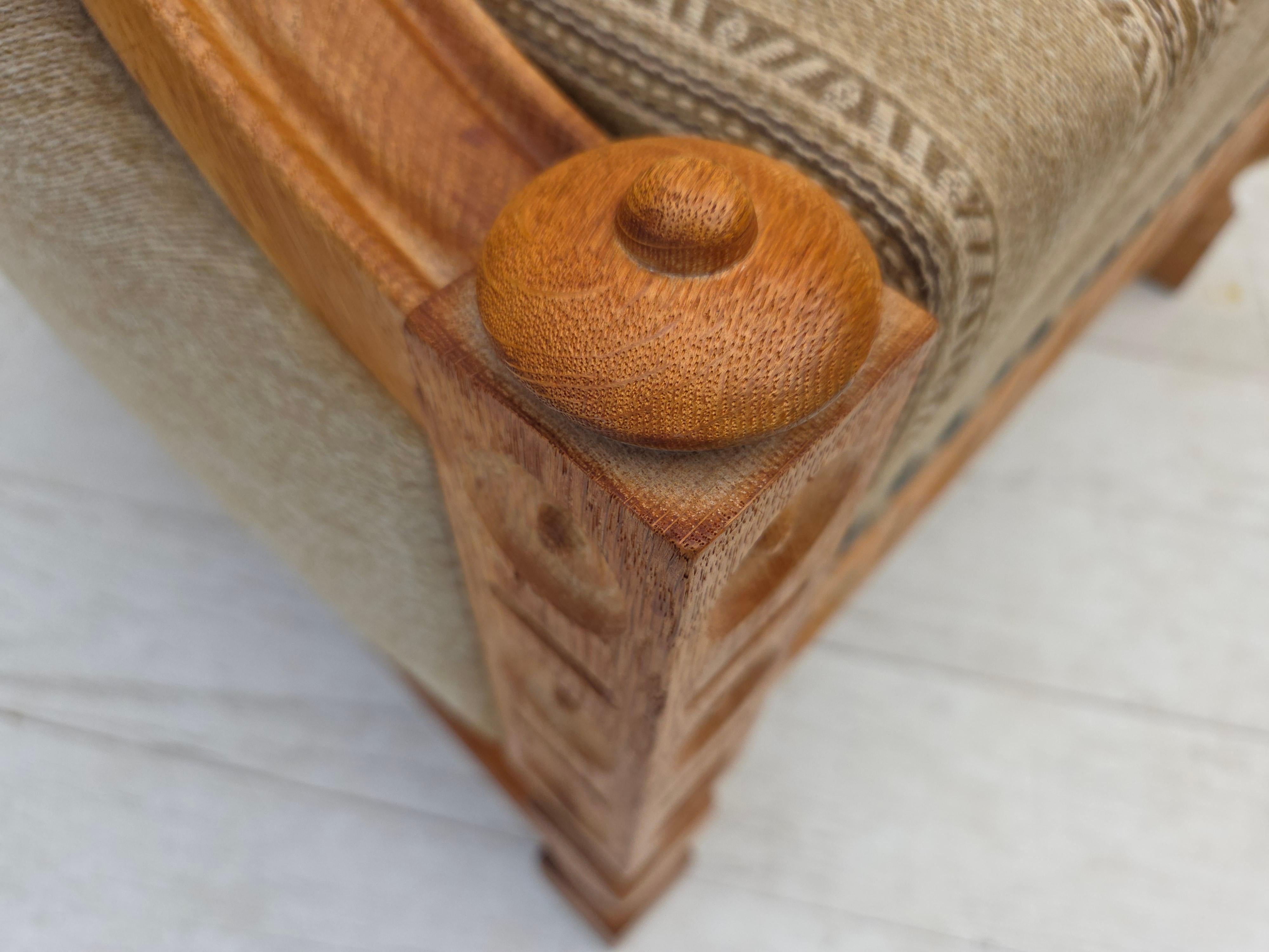 Laine 1970, fauteuil danois, laine d'ameublement beige d'origine, bois de chêne massif. en vente