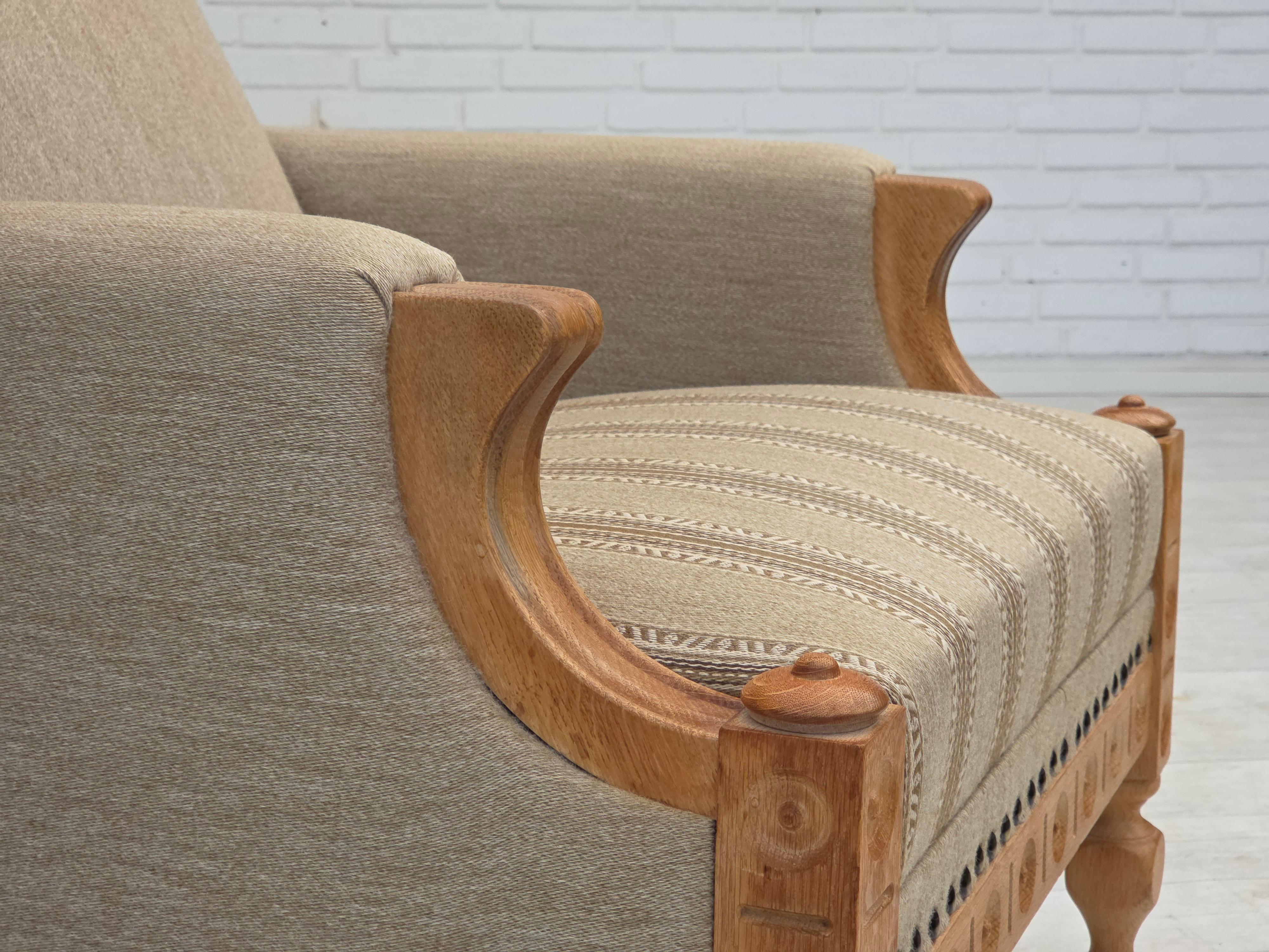 1970, fauteuil danois, laine d'ameublement beige d'origine, bois de chêne massif. en vente 1