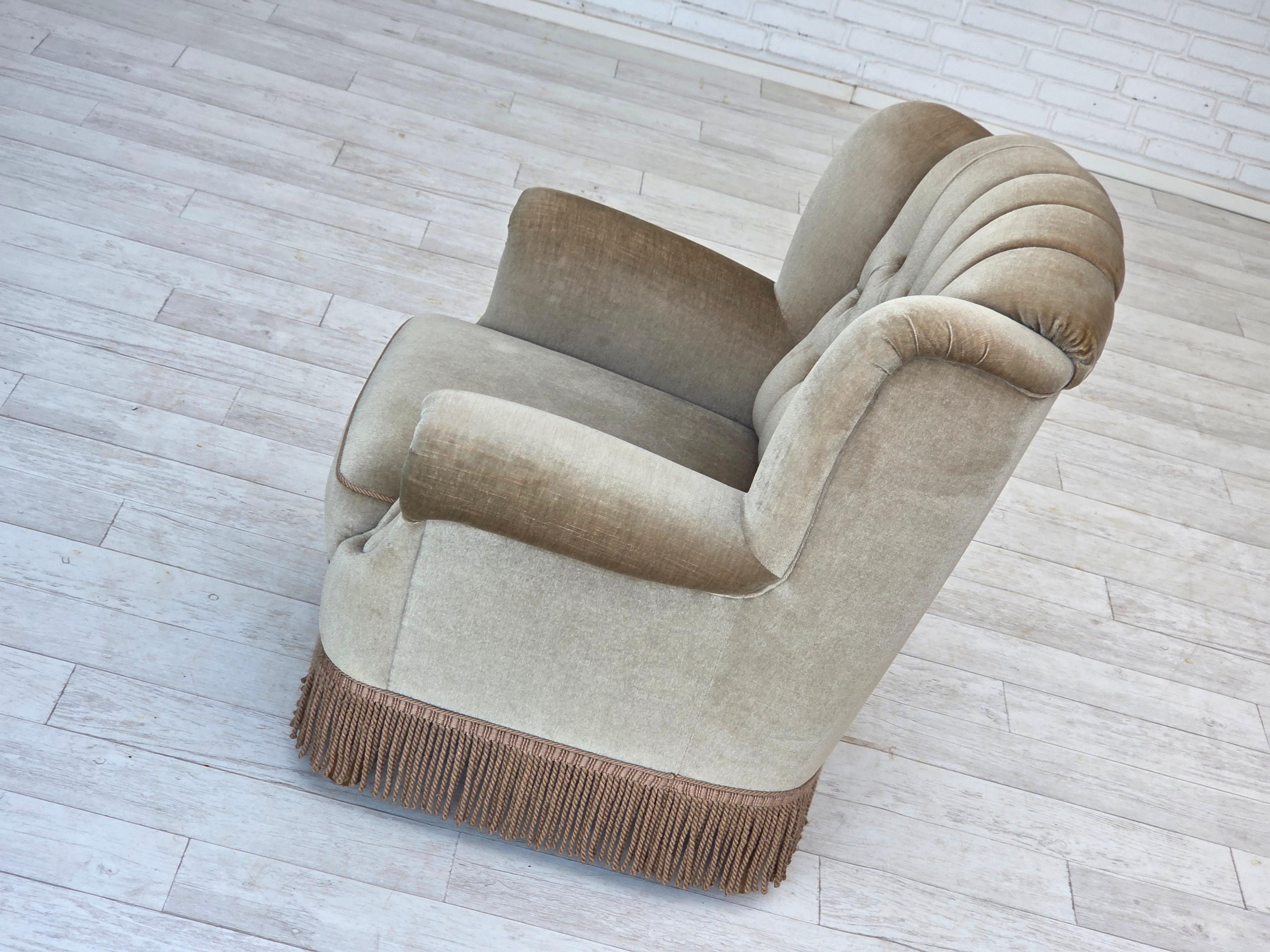 1970s, Fauteuil danois, état d'origine, meuble velours, bois de hêtre. en vente 5