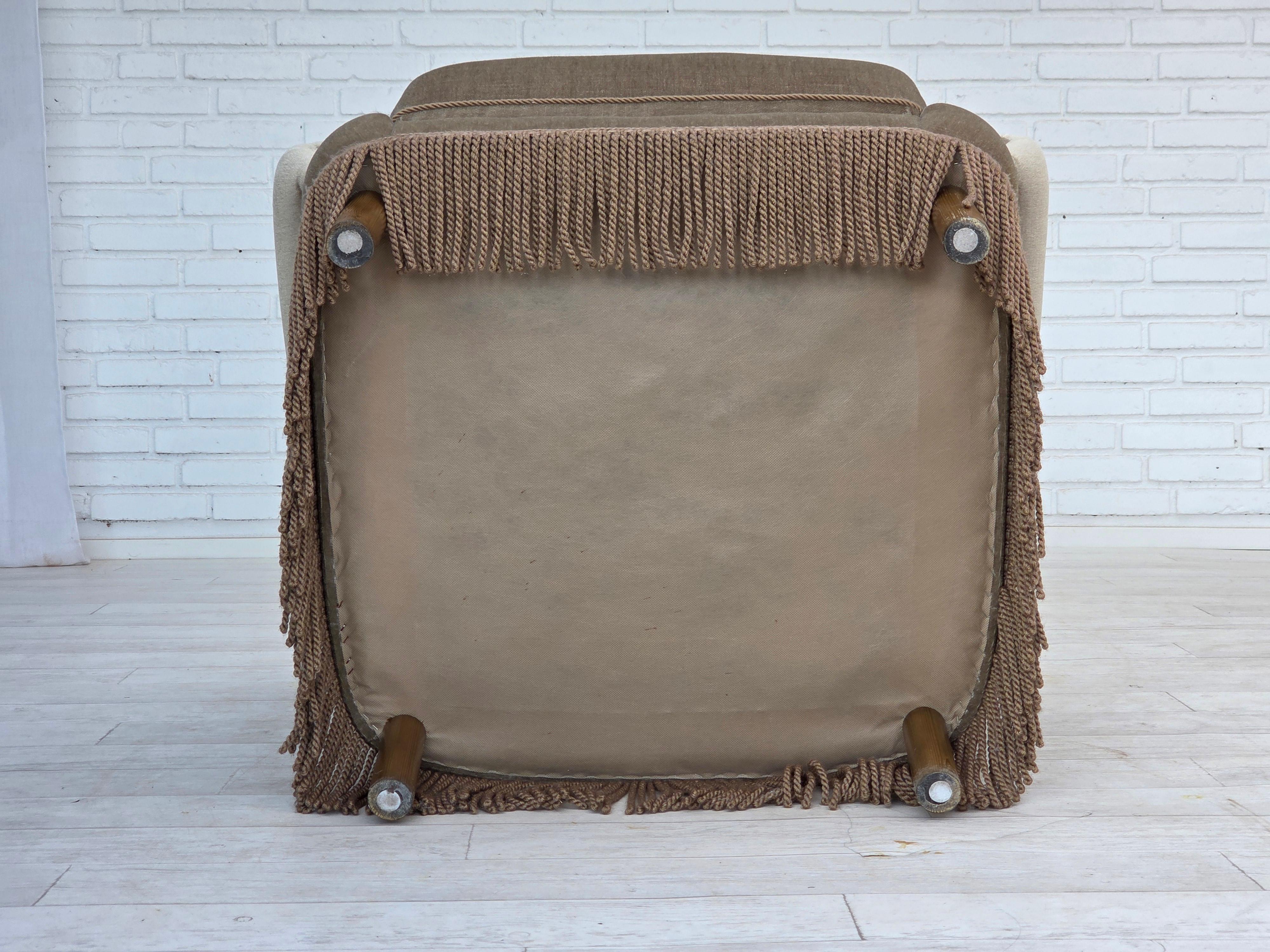 1970s, Fauteuil danois, état d'origine, meuble velours, bois de hêtre. en vente 7