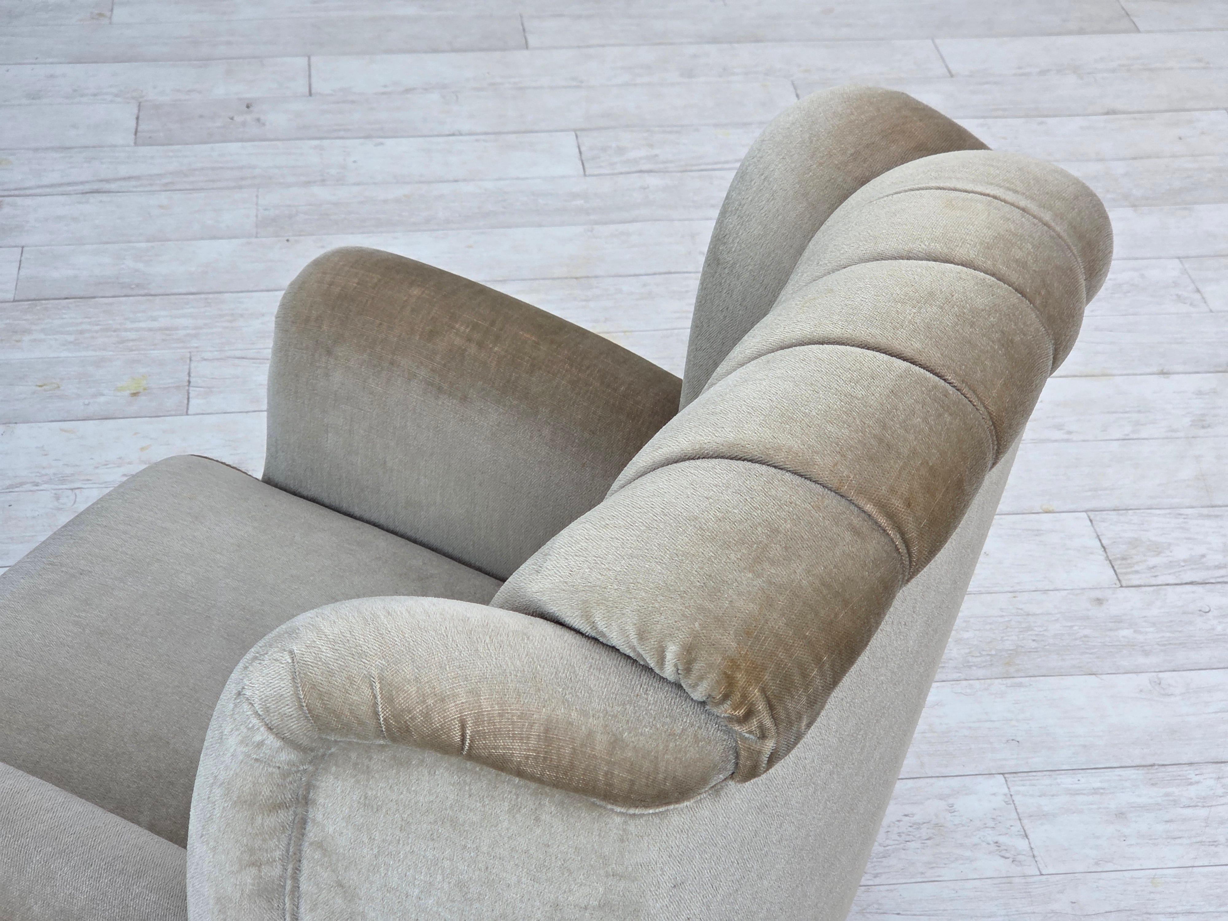 1970s, Fauteuil danois, état d'origine, meuble velours, bois de hêtre. en vente 9