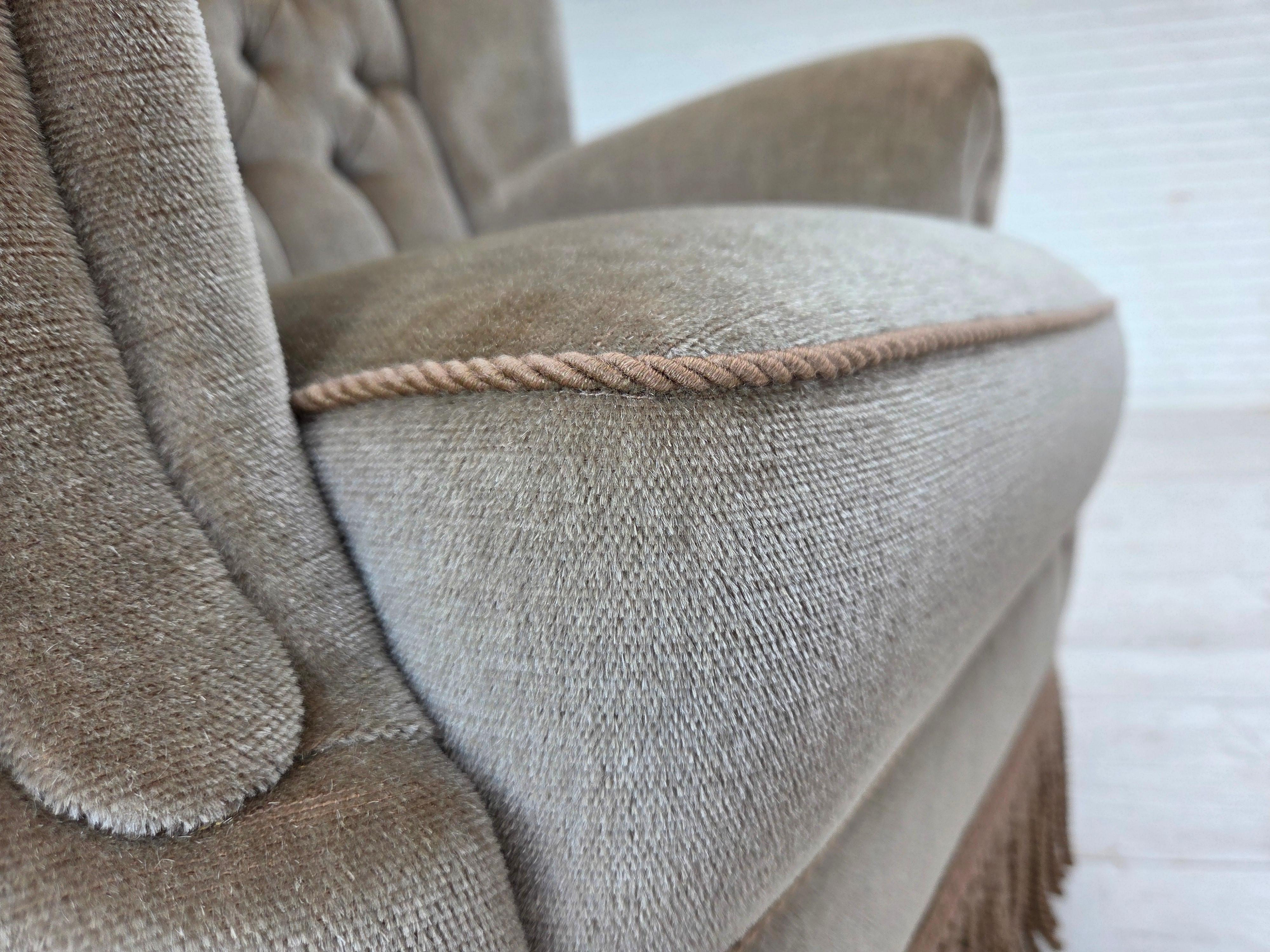 Scandinave moderne 1970s, Fauteuil danois, état d'origine, meuble velours, bois de hêtre. en vente