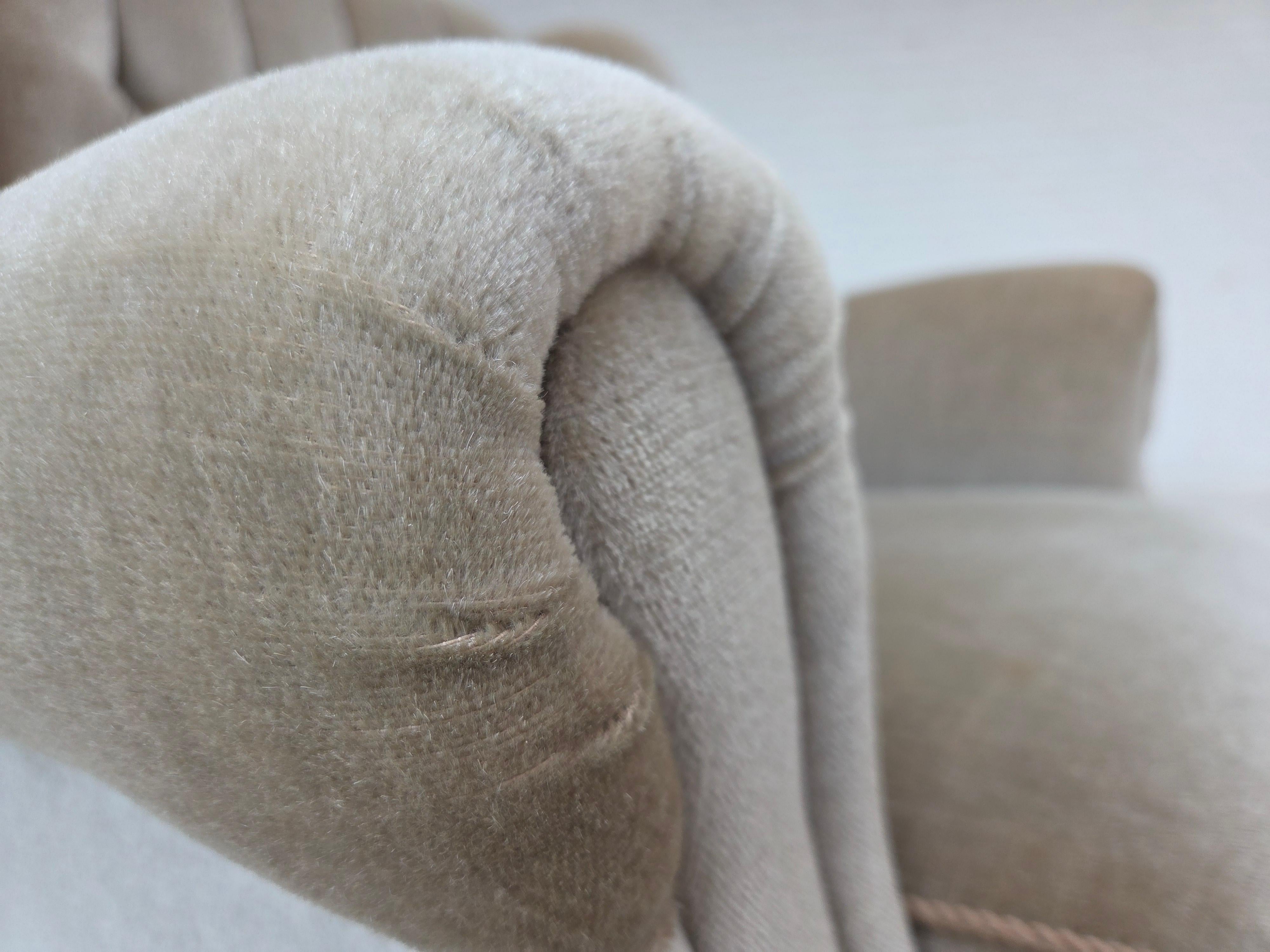 1970s, Fauteuil danois, état d'origine, meuble velours, bois de hêtre. Bon état - En vente à Tarm, 82